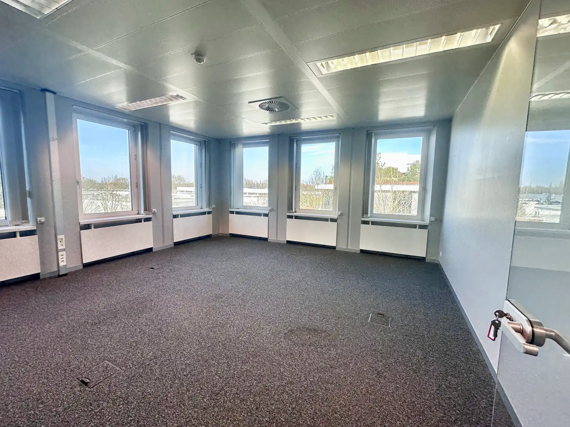 PRINS BOUDEWIJNLAAN 5: MODERNE KANTOORRUIMTES NABIJ E19 foto 8