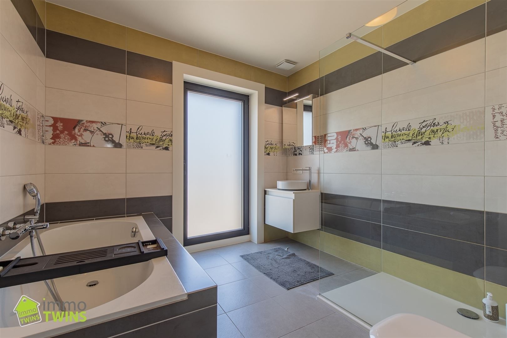 Instapklare woning met strak design te Grembergen foto 12