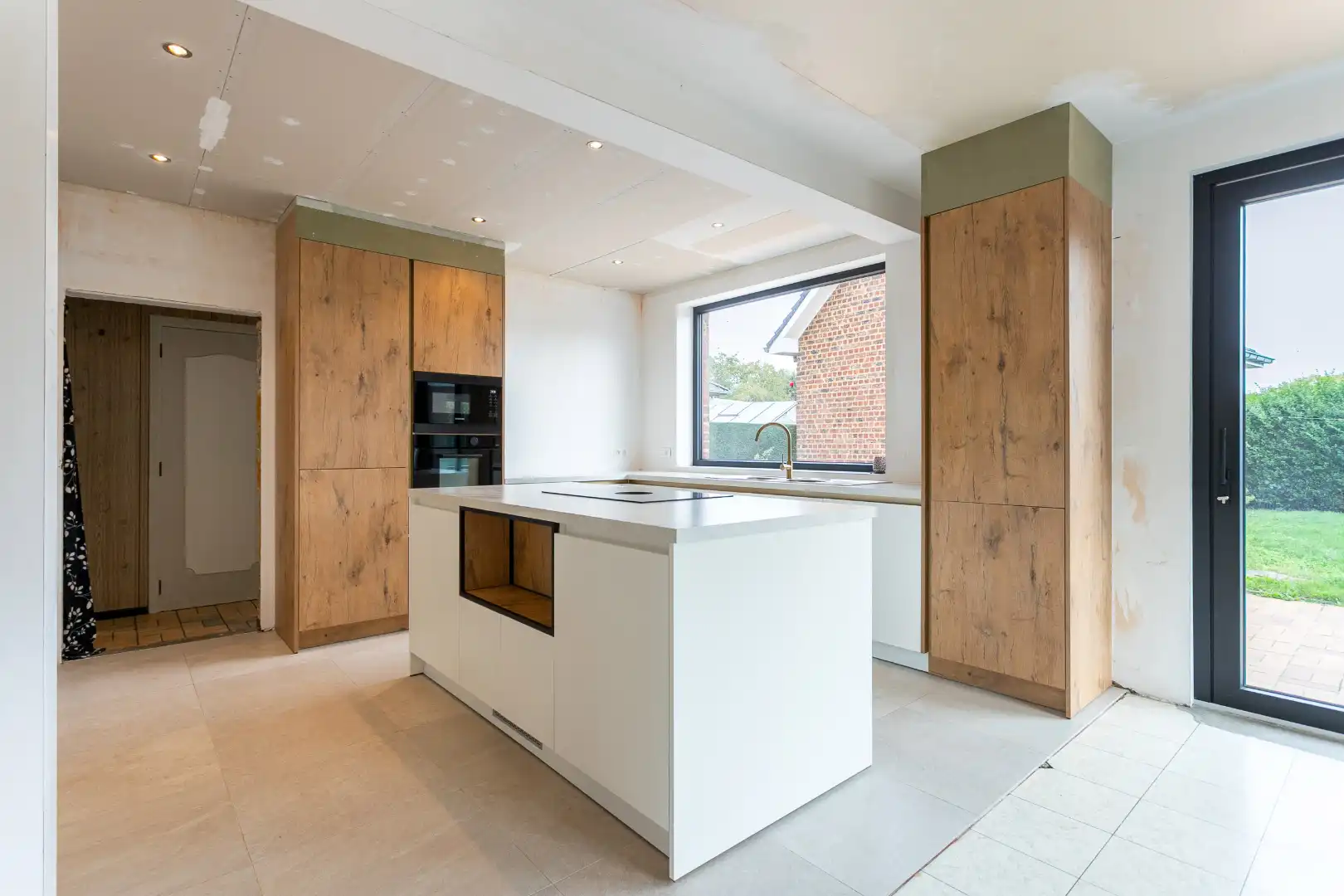 Ruime woning te Pajottegem met 4 slpks, garage en tuin op +-10a! foto 8