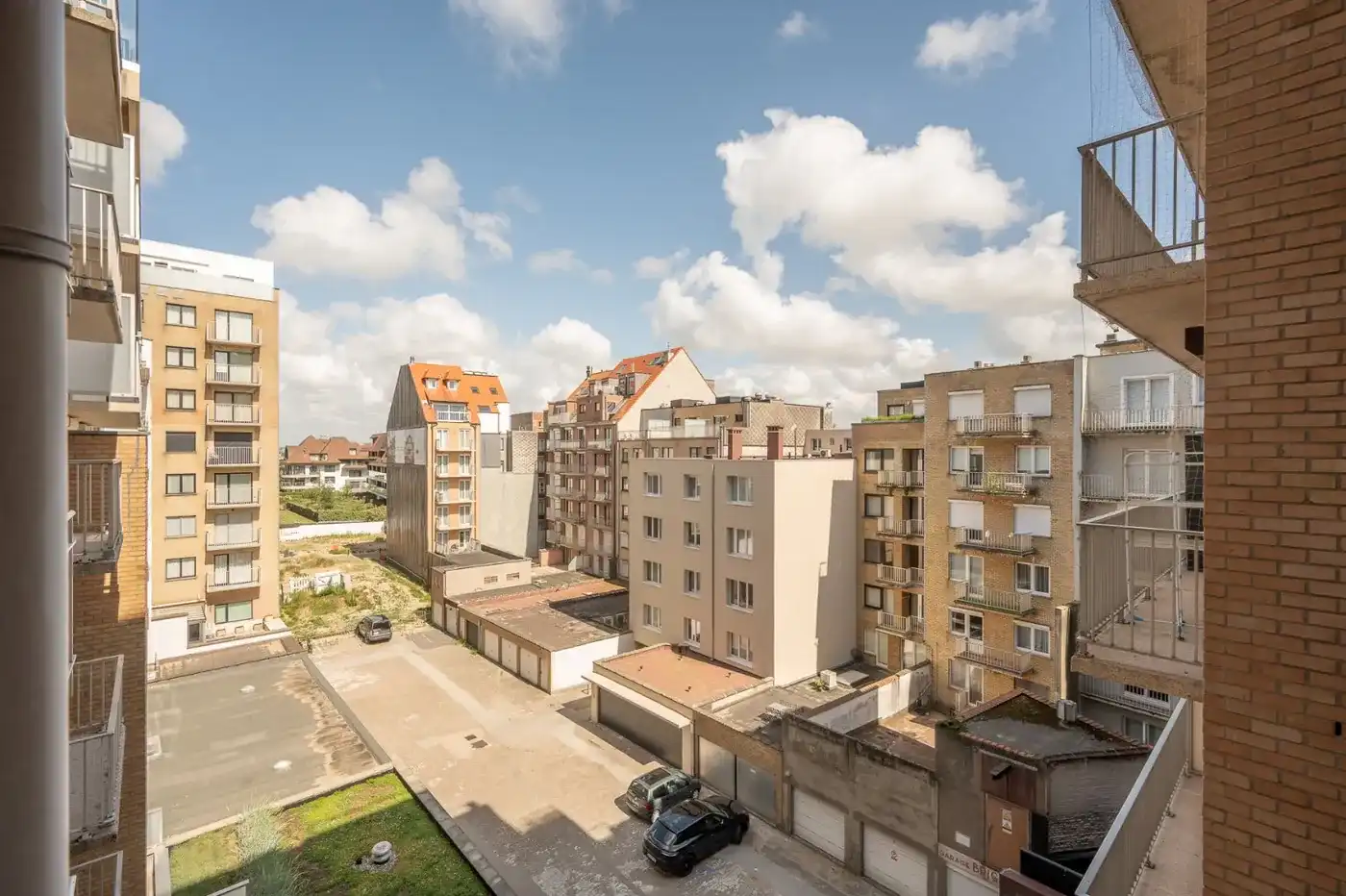 Exclusief gerenoveerd appartement met frontaal zeezicht op toplocatie in het Zoute foto 19