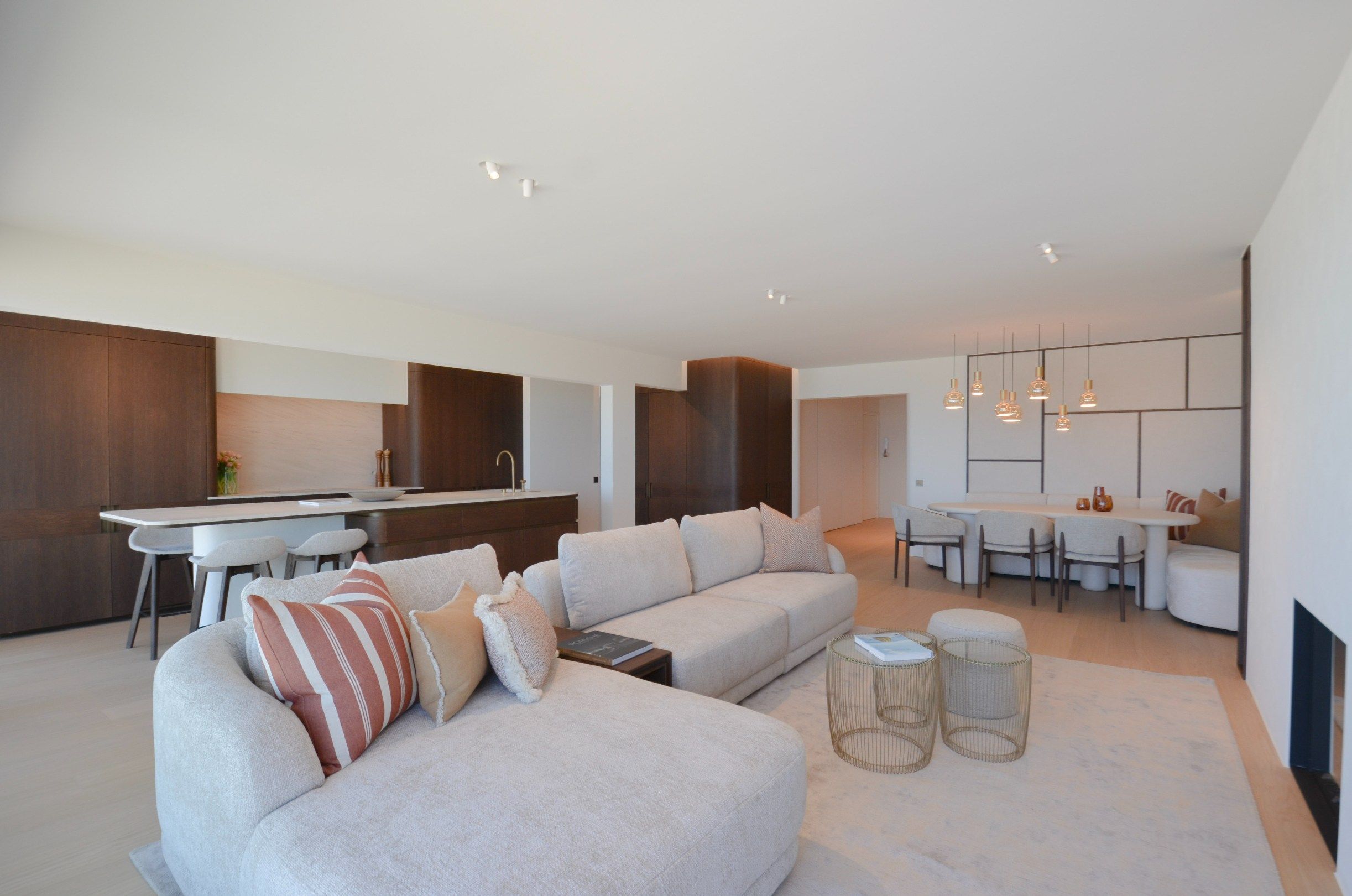 Uitzonderlijk gerenoveerd appartement met frontaal zeezicht in het Zoute. foto 3