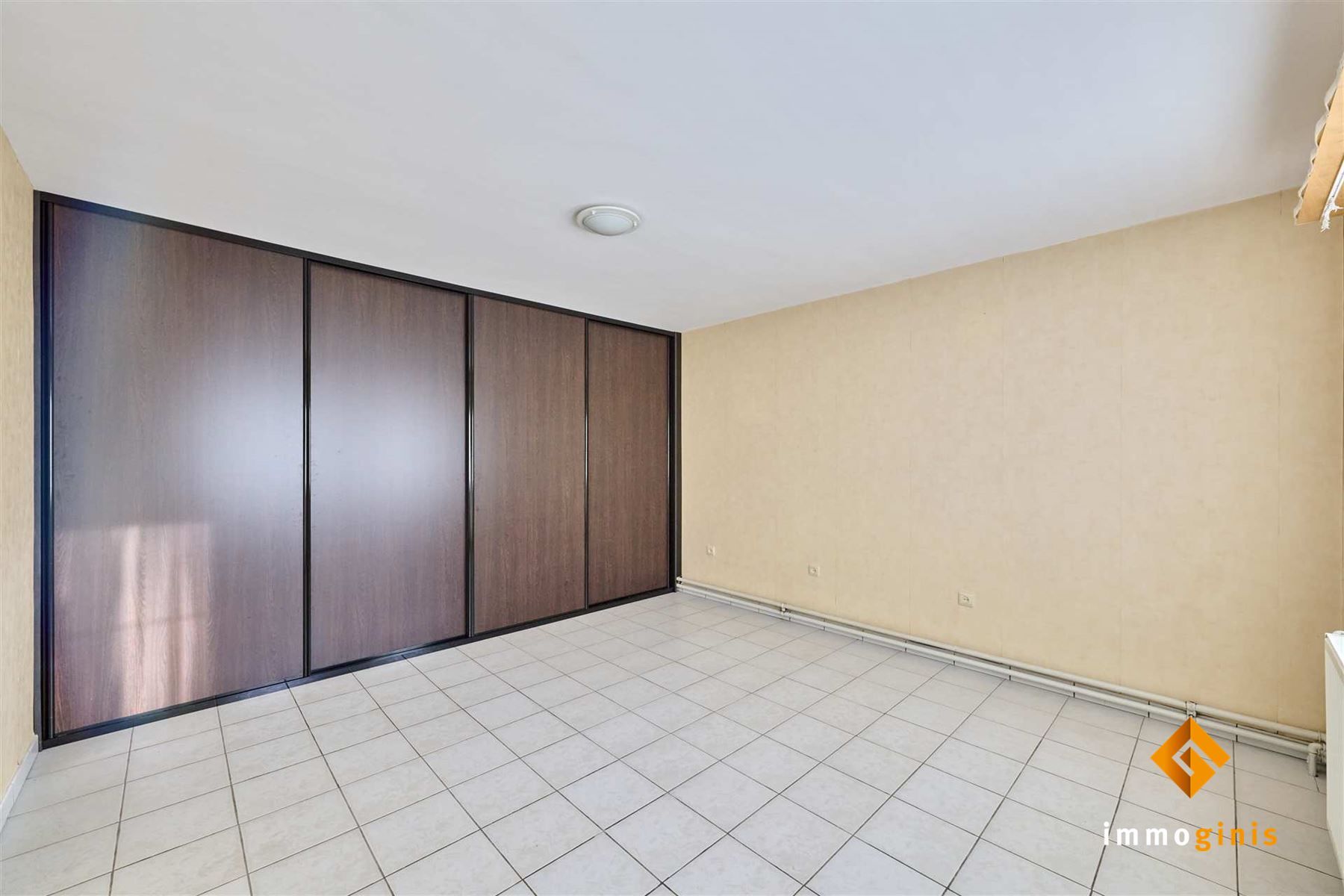 Zéér ruime woning met 5 slaapkamers en 2 badkamers op een ruim perceel van 12a40ca. Uitbreiding op zolder mogelijk! foto 12