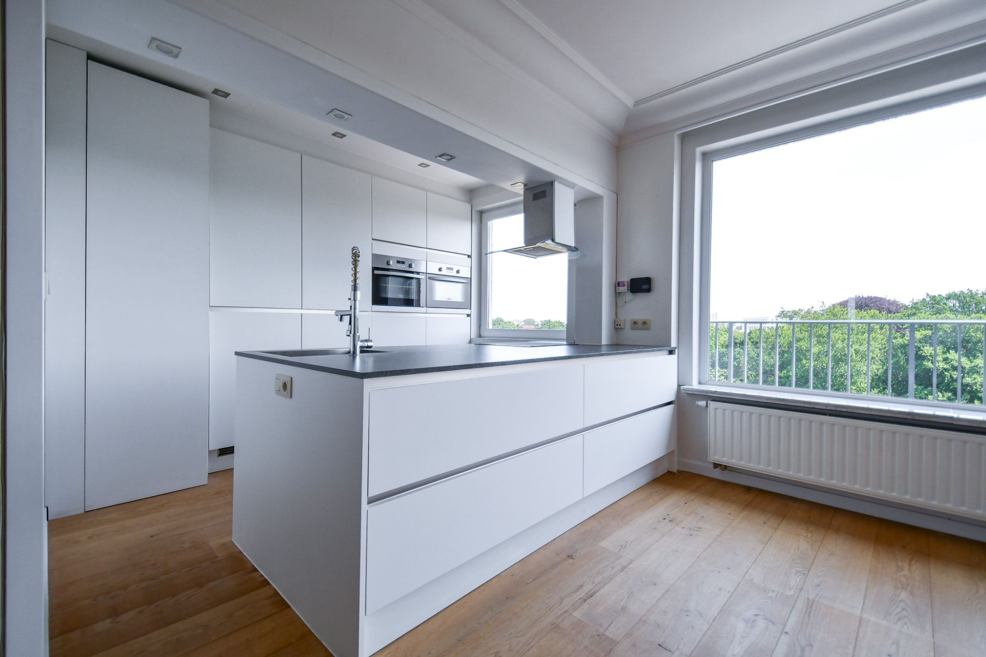 RUIM WOONAPPARTEMENT met PANORAMISCH ZICHT, 2 SLPKS en 2 TERRASSEN foto 6