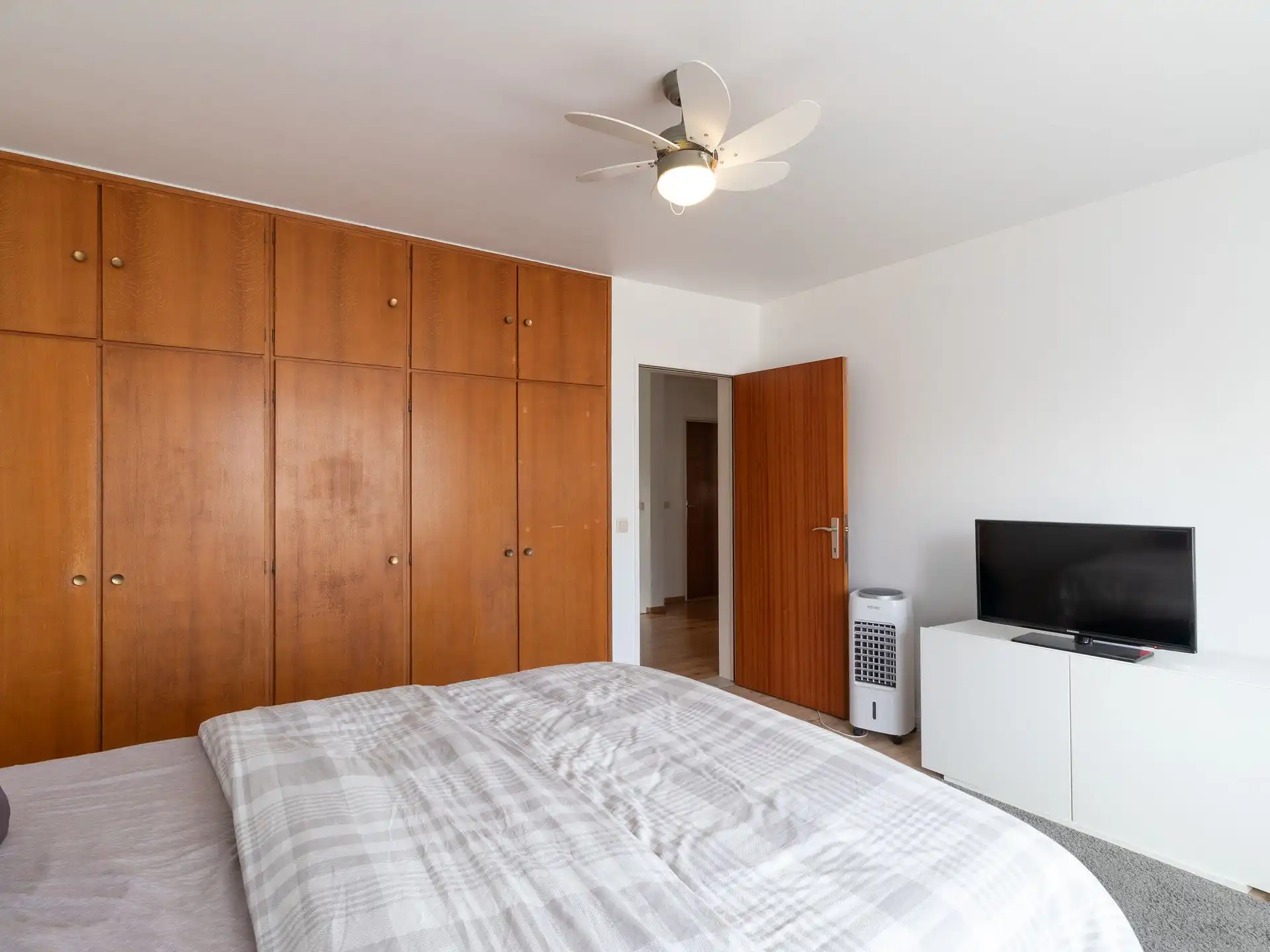 Een exclusief ruim duplex appartement met tuin en garagebox foto 16