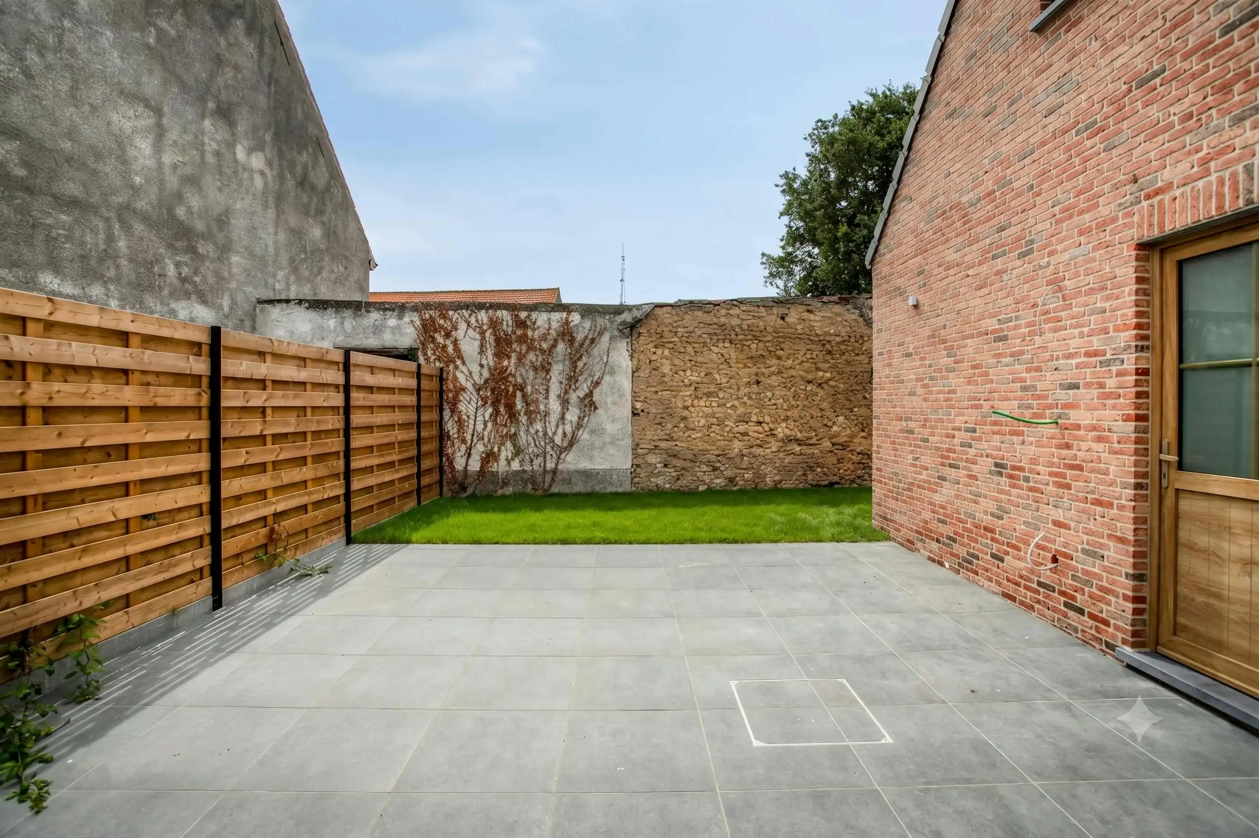 Halfopen nieuwbouwwoning te koop met 3 kamers, oprit en tuin foto 5