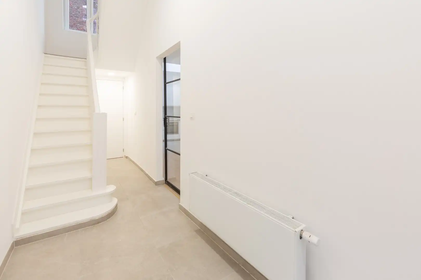 Grondig gerenoveerde woning met 3 slpks foto 13