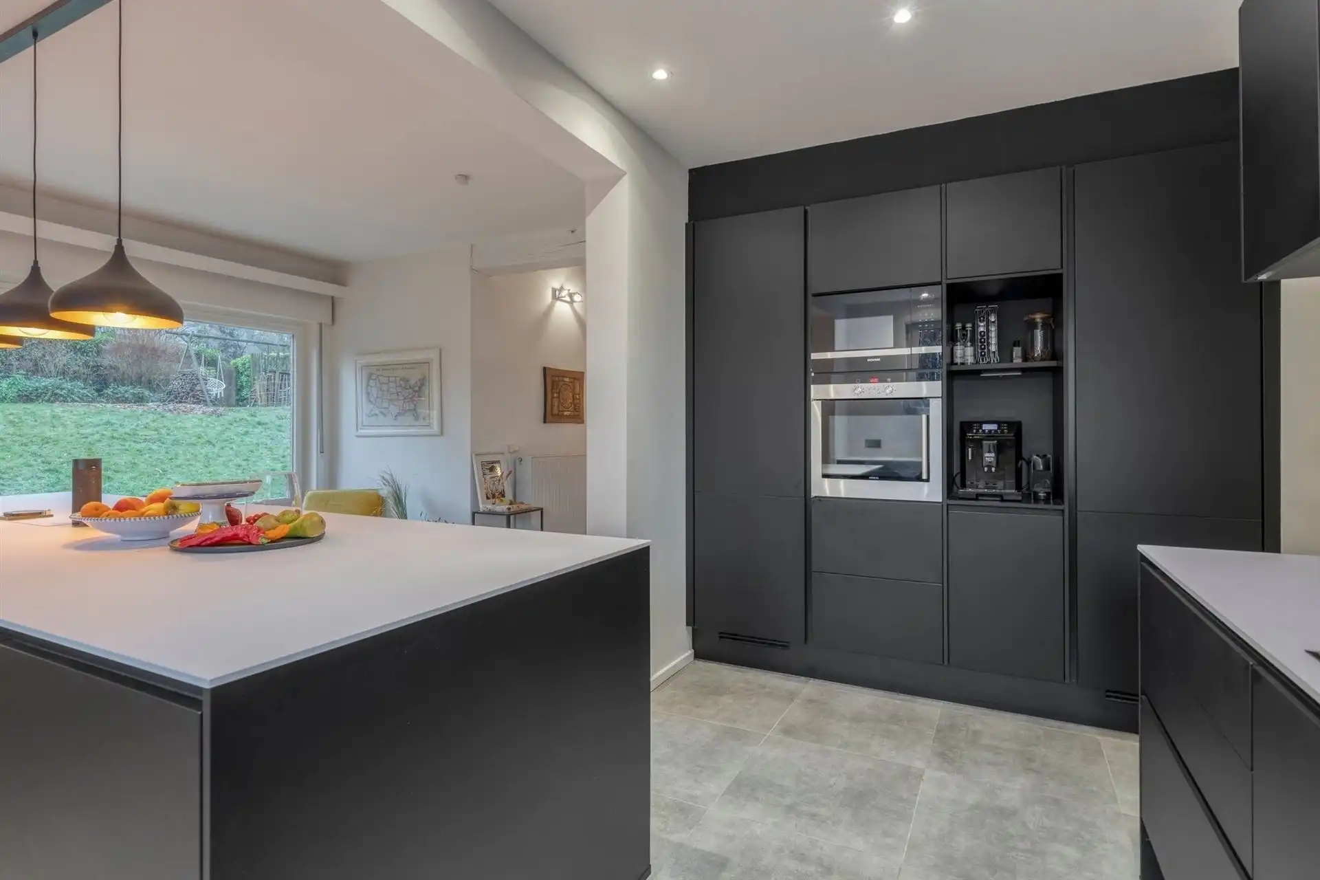 Volledig gerenoveerde hedendaagse villa ±487 m² in de Marnix wijk foto 14
