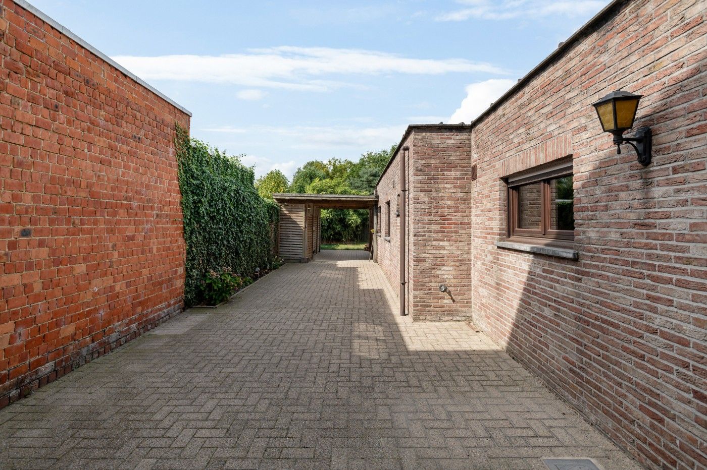 Te renoveren, vrijstaande woning met 2 slpk., oprit en diepe tuin foto 23