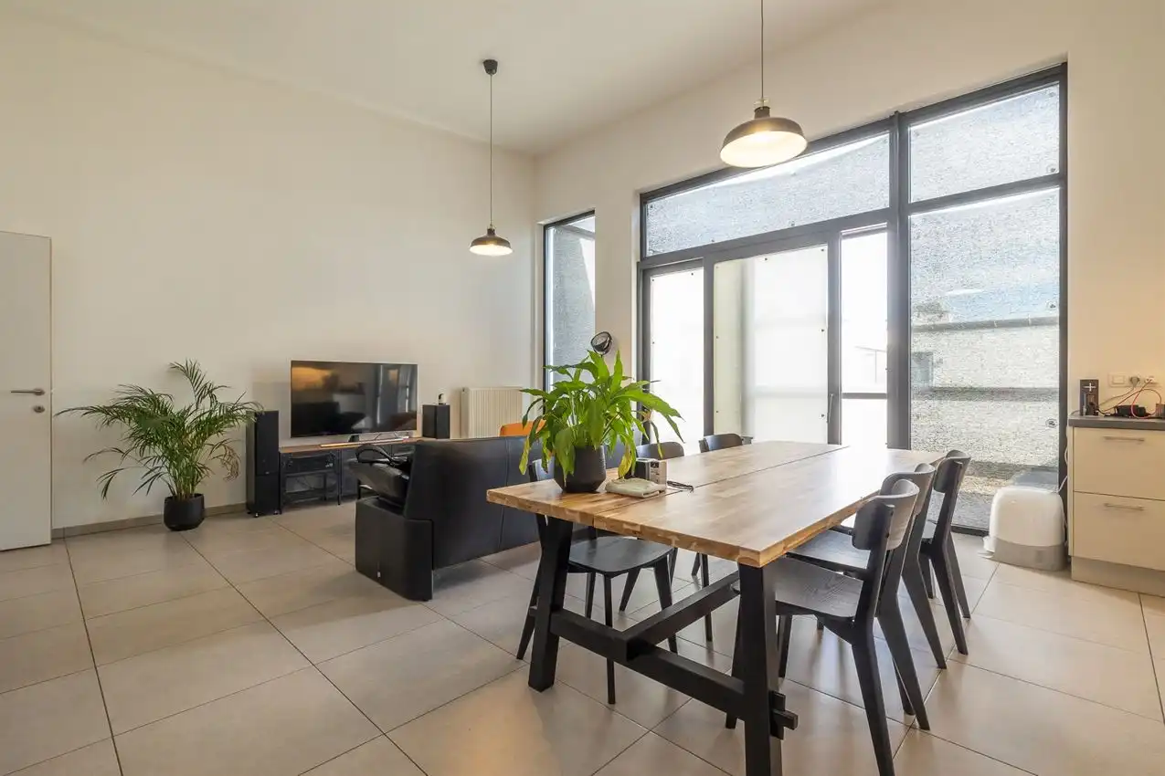 Ruime, zonnige penthouse met 2 slpk. en 2 ondergrondse autostaanplaatsen foto 7
