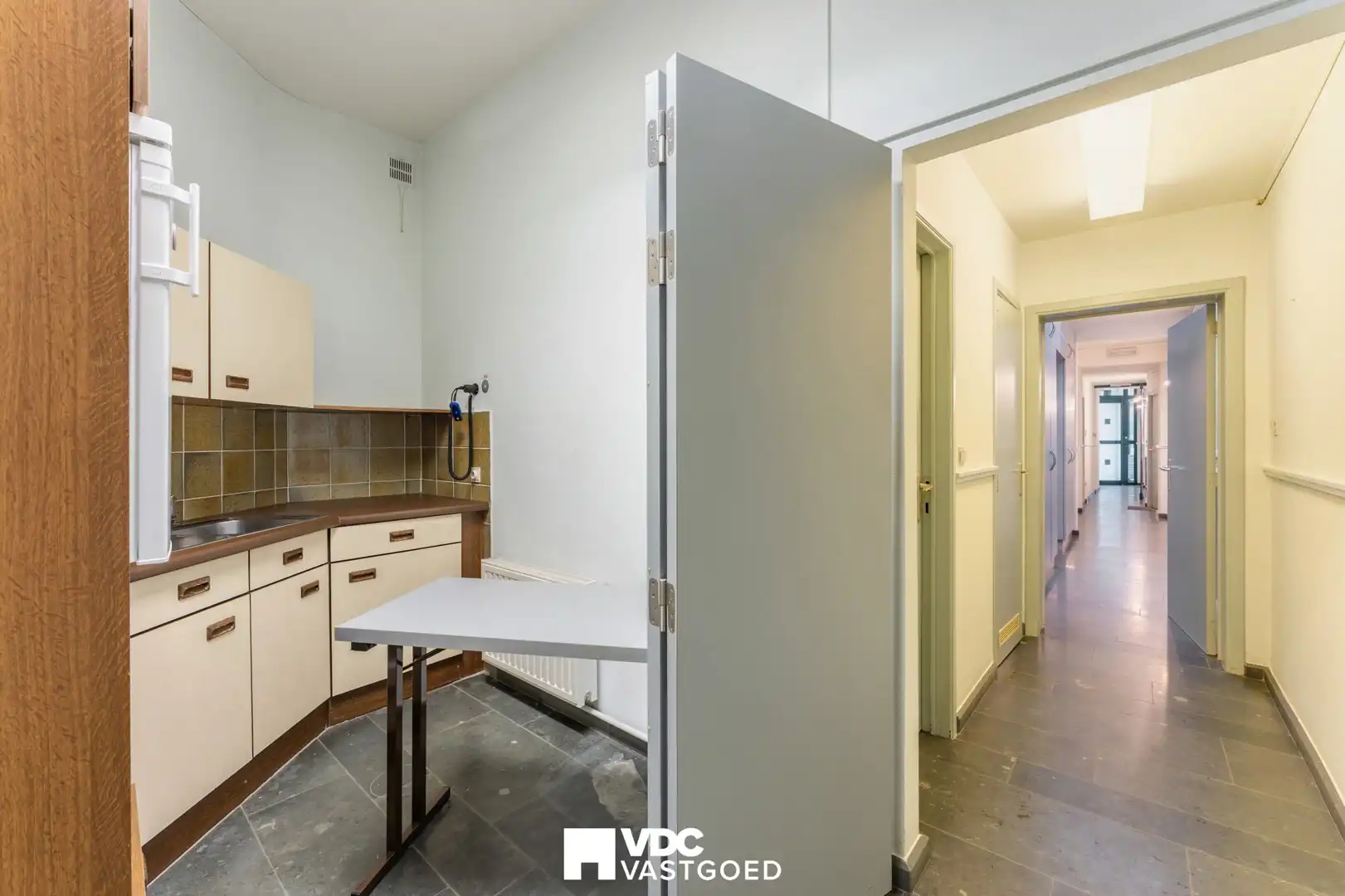 Uniek wonen & werken in hartje Tongeren – karakterpand met handelsgelijkvloers en ruim appartement foto 6