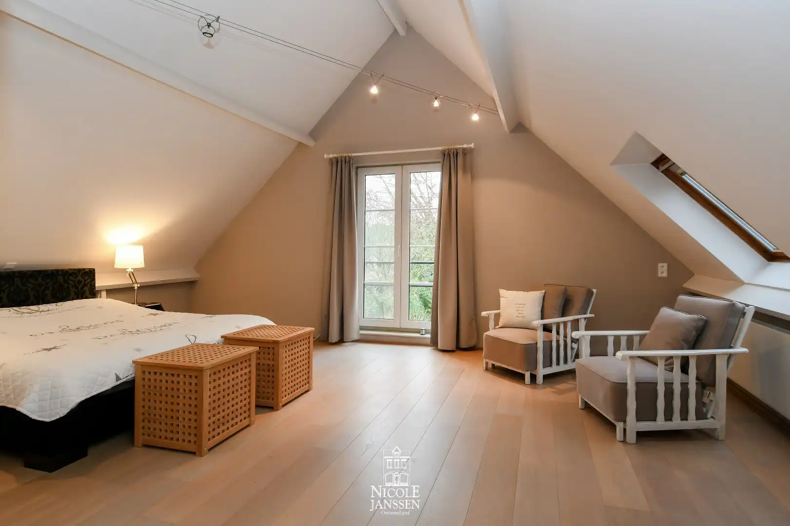 Ruime villa in landelijke stijl  foto 18