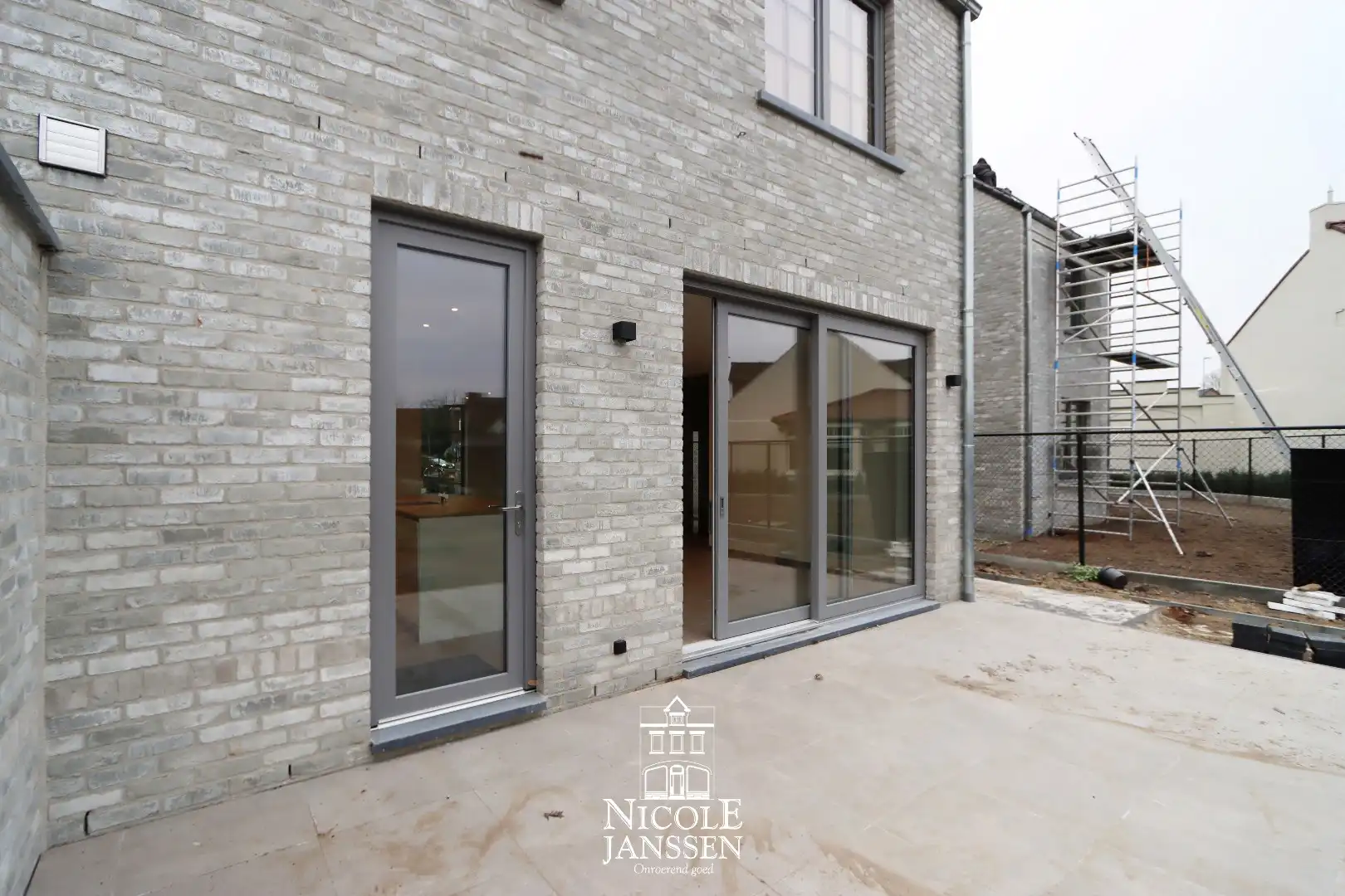 Nieuwbouwwoning met carport foto 20