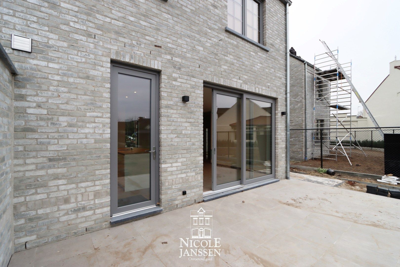 Nieuwbouwwoning met carport foto 20