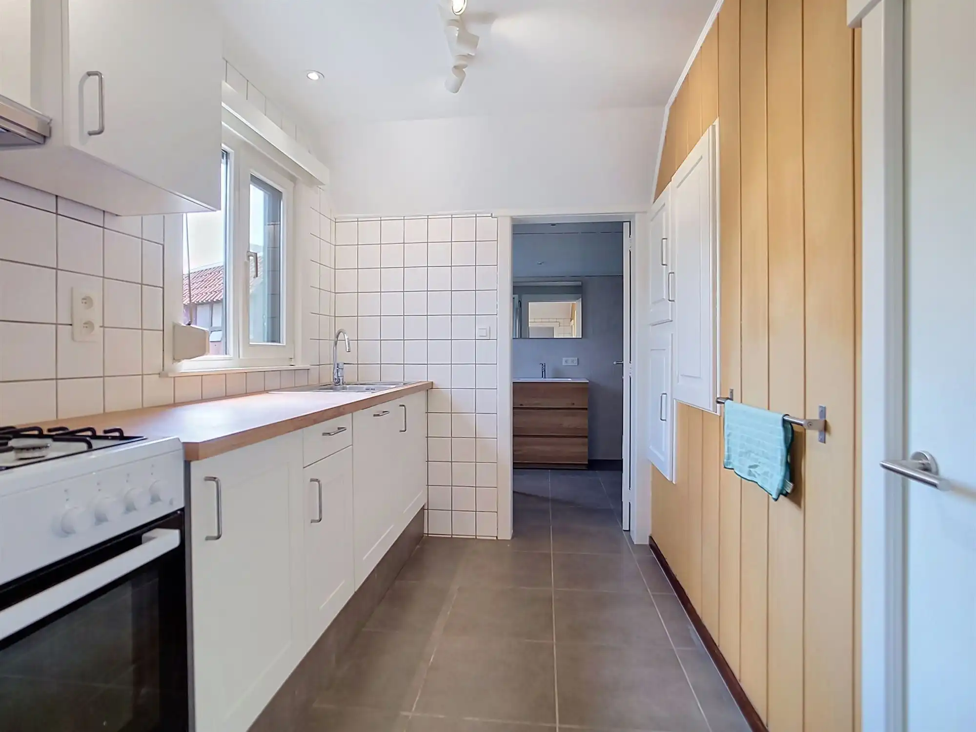 Charmante woning met 2 slaapkamers, garage en tuin op rustige ligging foto 7