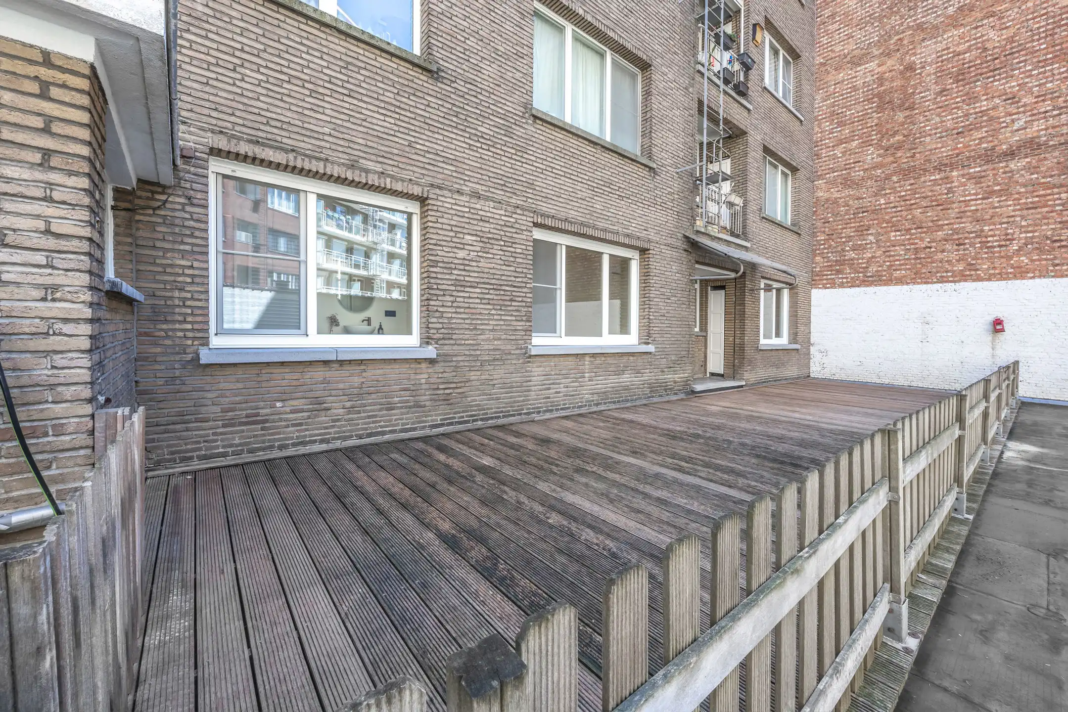 Gerenoveerd 3-slpkappartement met 30 m² terras foto 21