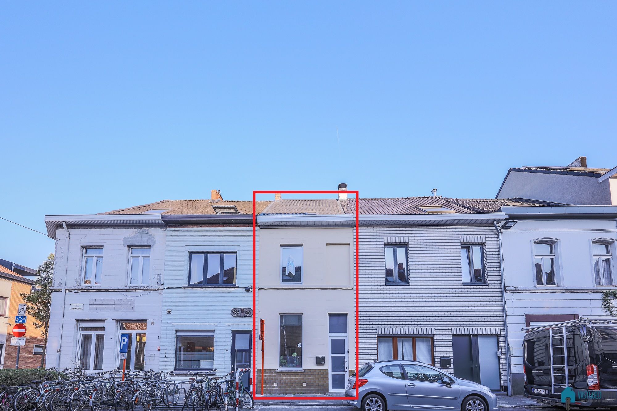 Ruime instapklare woning met terras foto {{pictureIndex}}