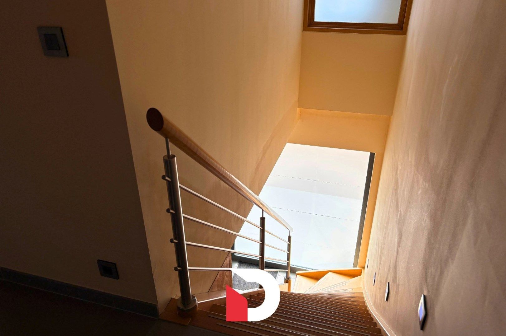 Halfopen woning met 3 slaapkamer, tuin en garage foto 10
