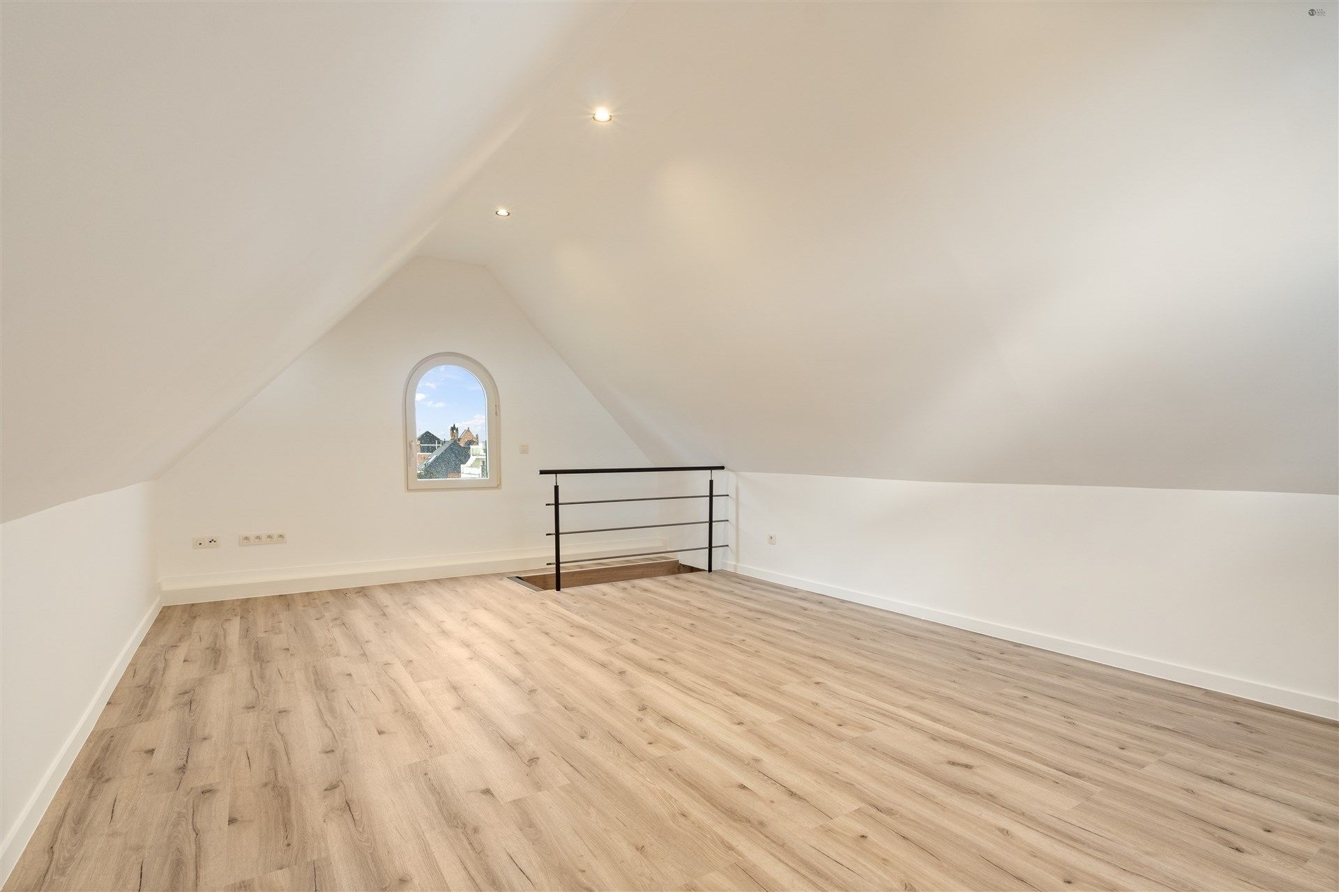 Uniek dakappartement in loftstijl foto 16