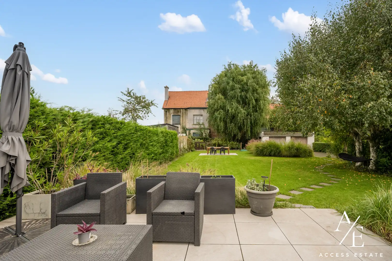 Ruime, gerenoveerde woning met prachtige stadstuin (600m²) en dubbele garage foto 24