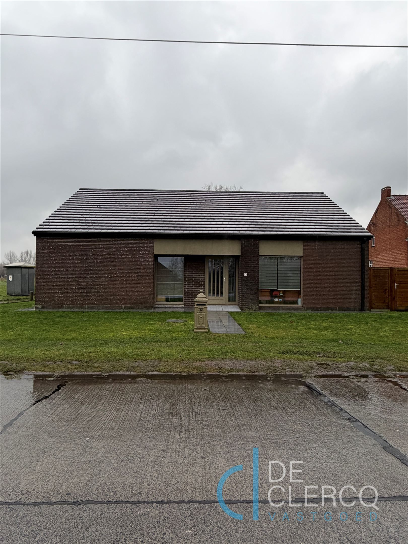  Goed onderhouden, ruime bungalow te huur in Lochristi! foto {{pictureIndex}}