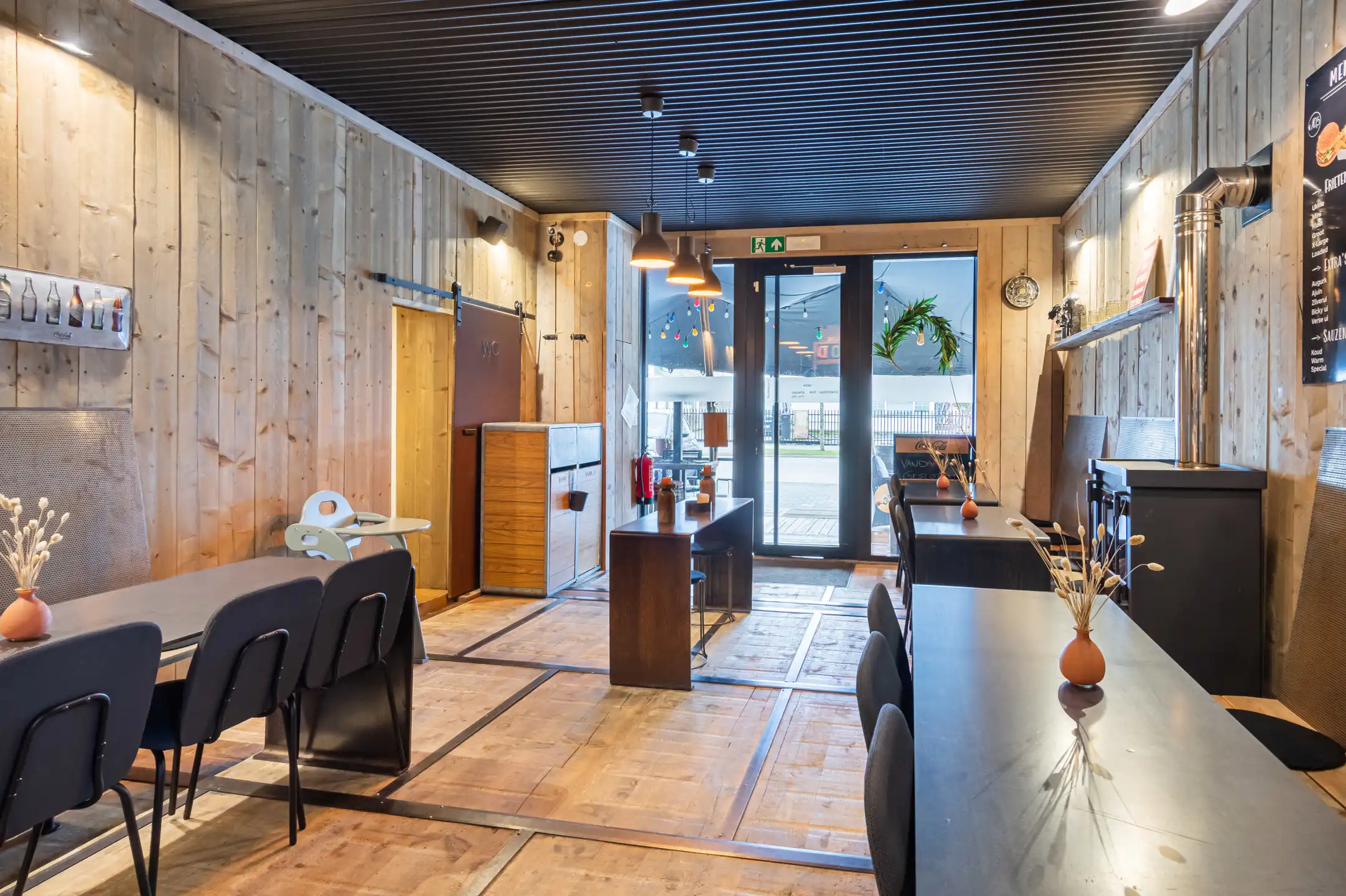 Handelspand van 285 m² met parking op toplocatie foto 2
