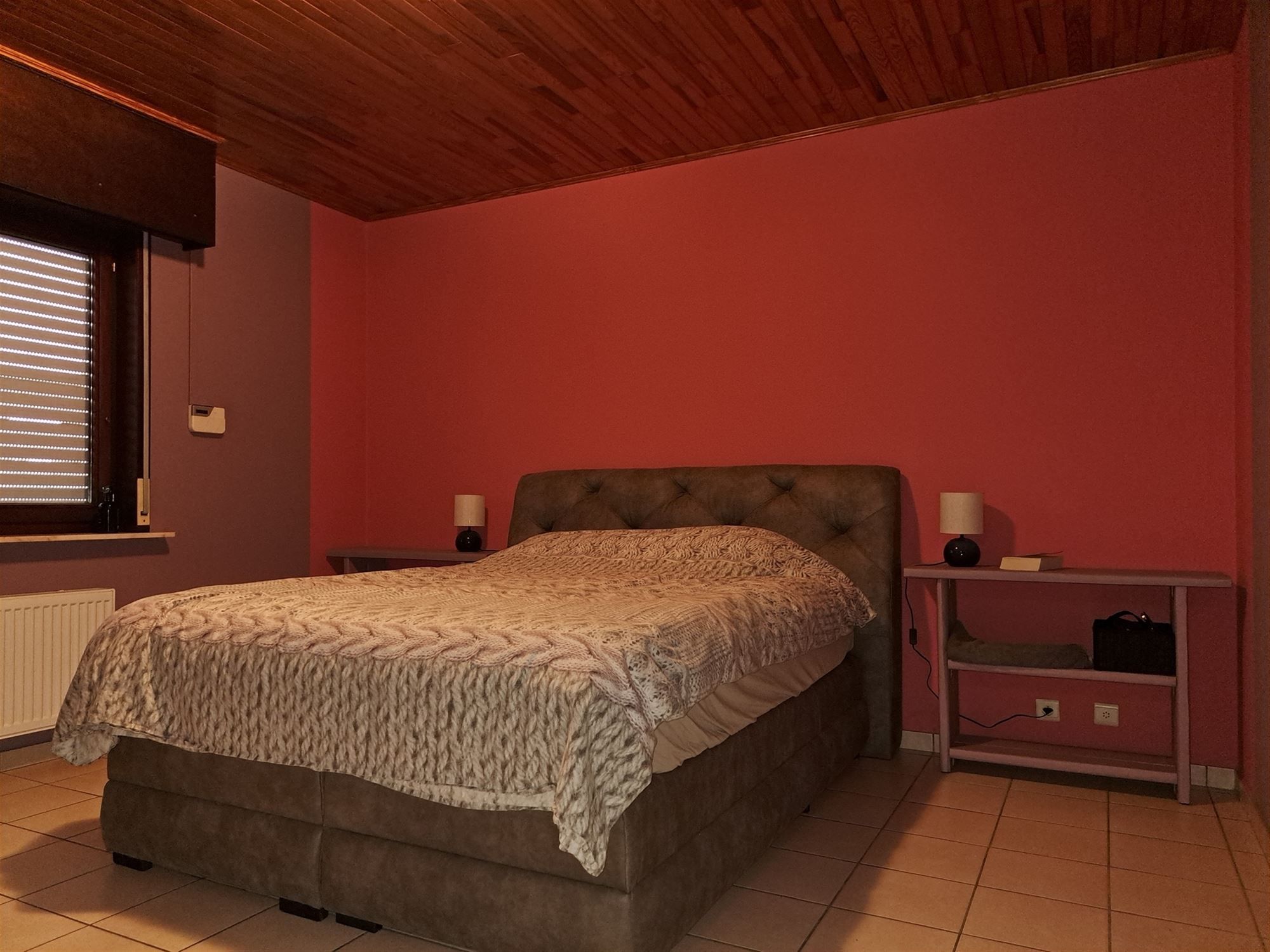 Ruime bungalow met mooie tuin en grote oprit. 3 slaapkamers. foto 7