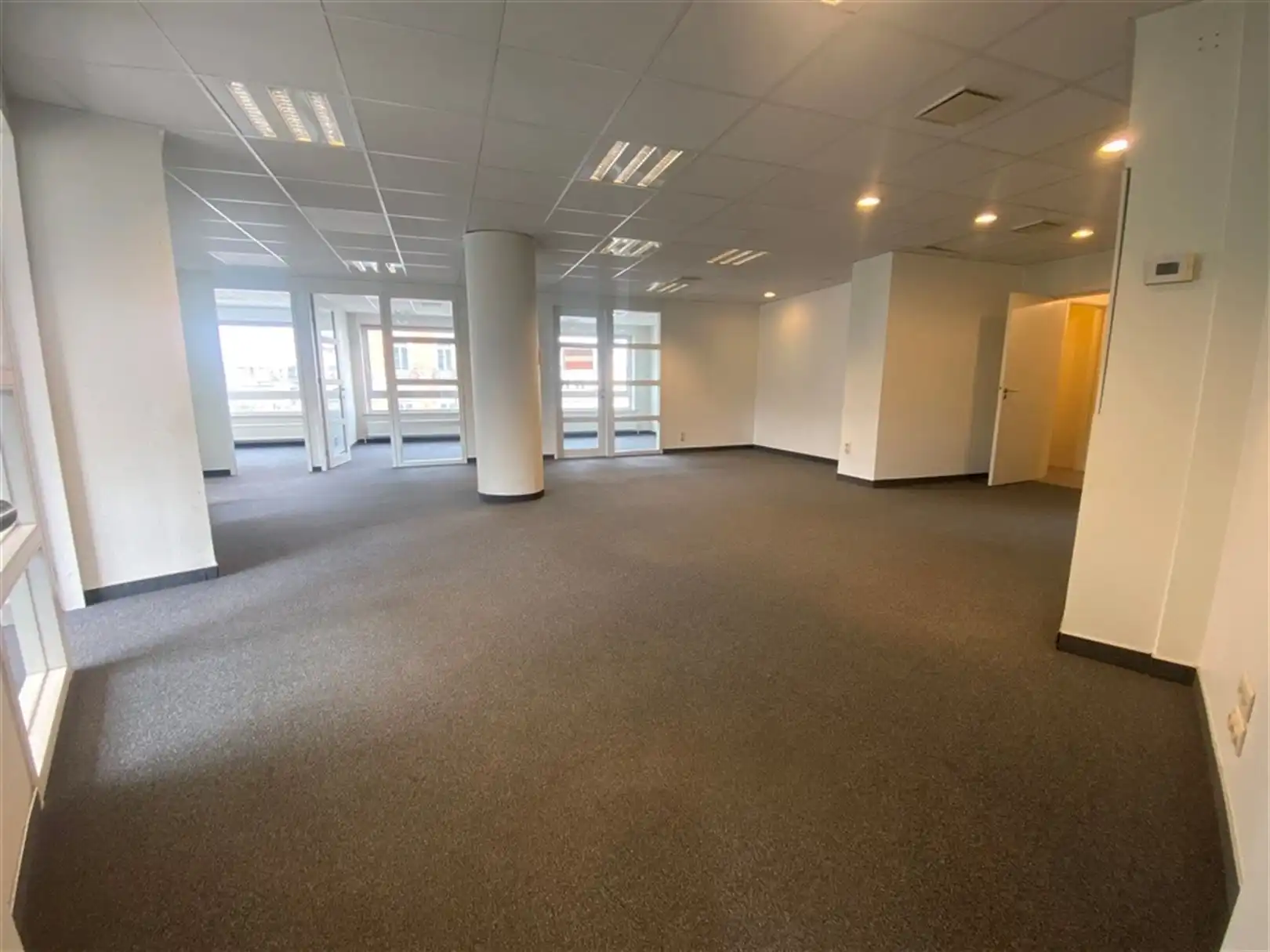 Lichtrijke kantoren in hartje Gent foto 6