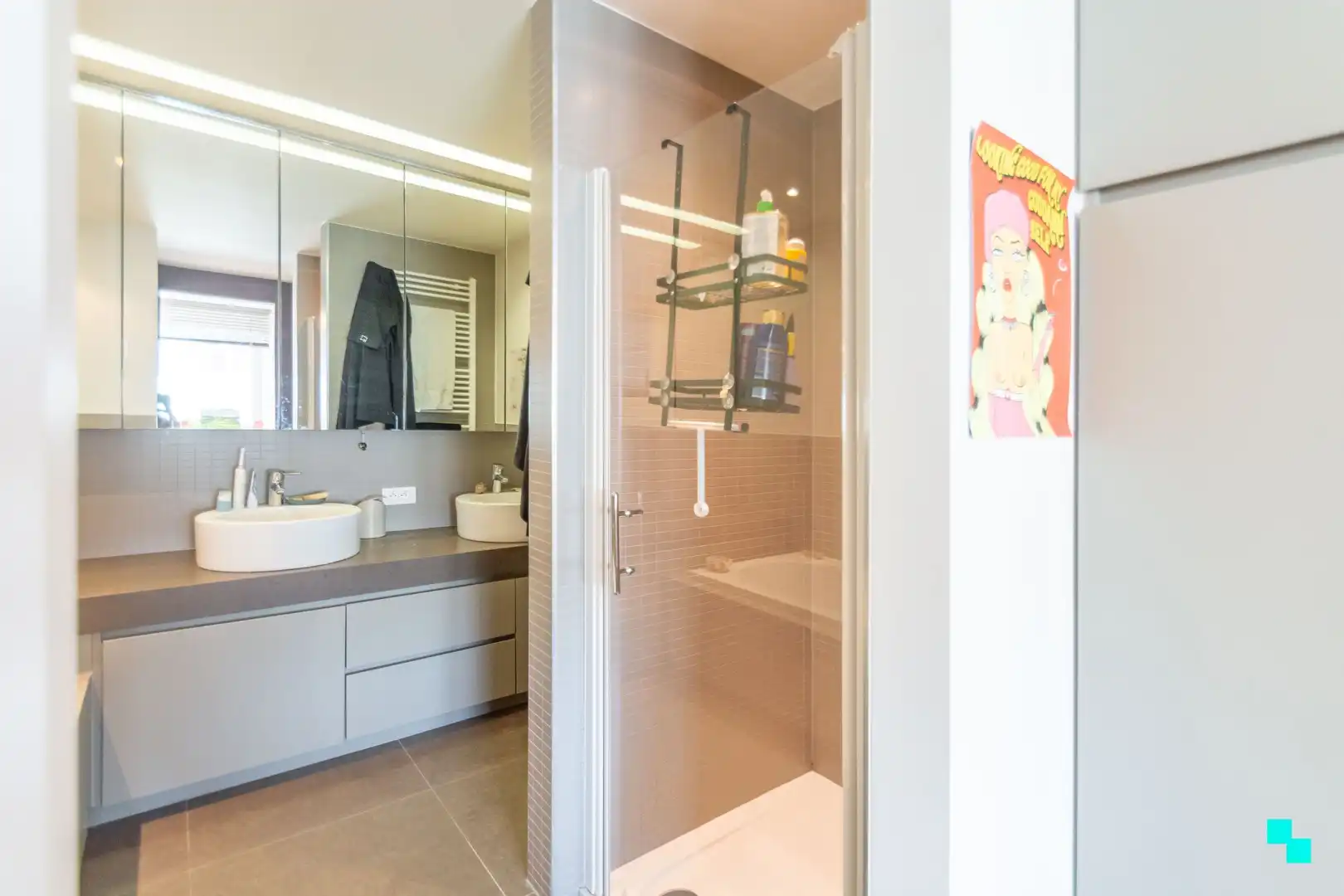 Lichtrijk twee slaapkamerappartement met tuin te Gent foto 17