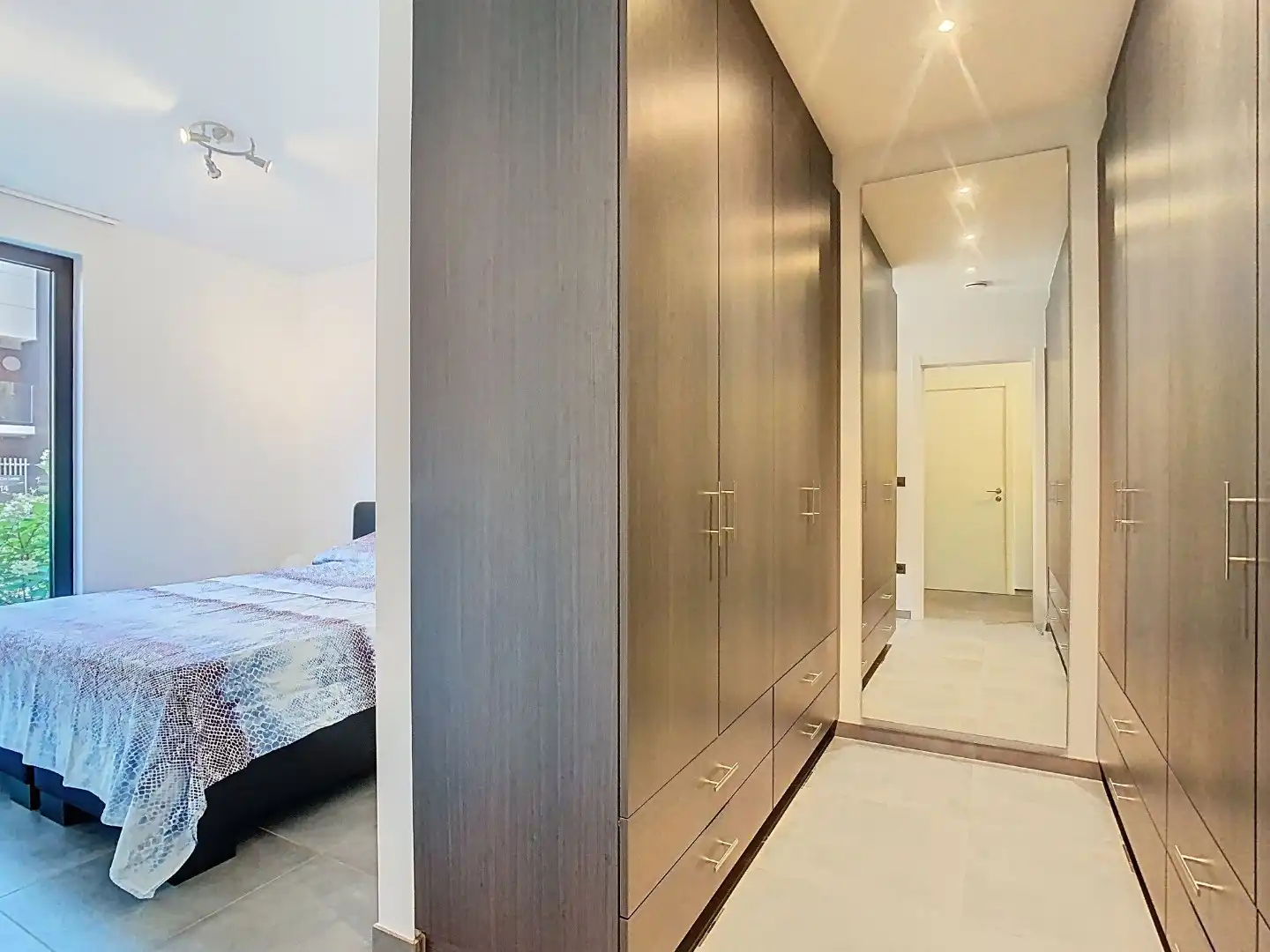 Recent gelijkvloers appartement met tuin, 2 slaapkamers en dressing foto 12