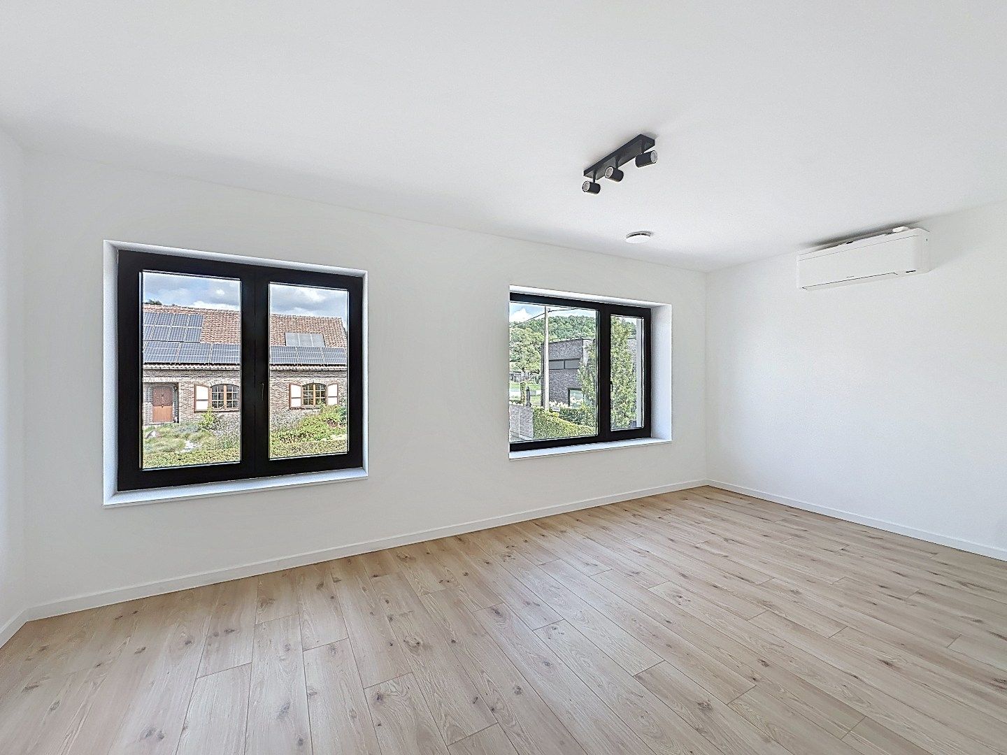Instapklare vernieuwbouwwoning in het hart van Wezemaal foto 12