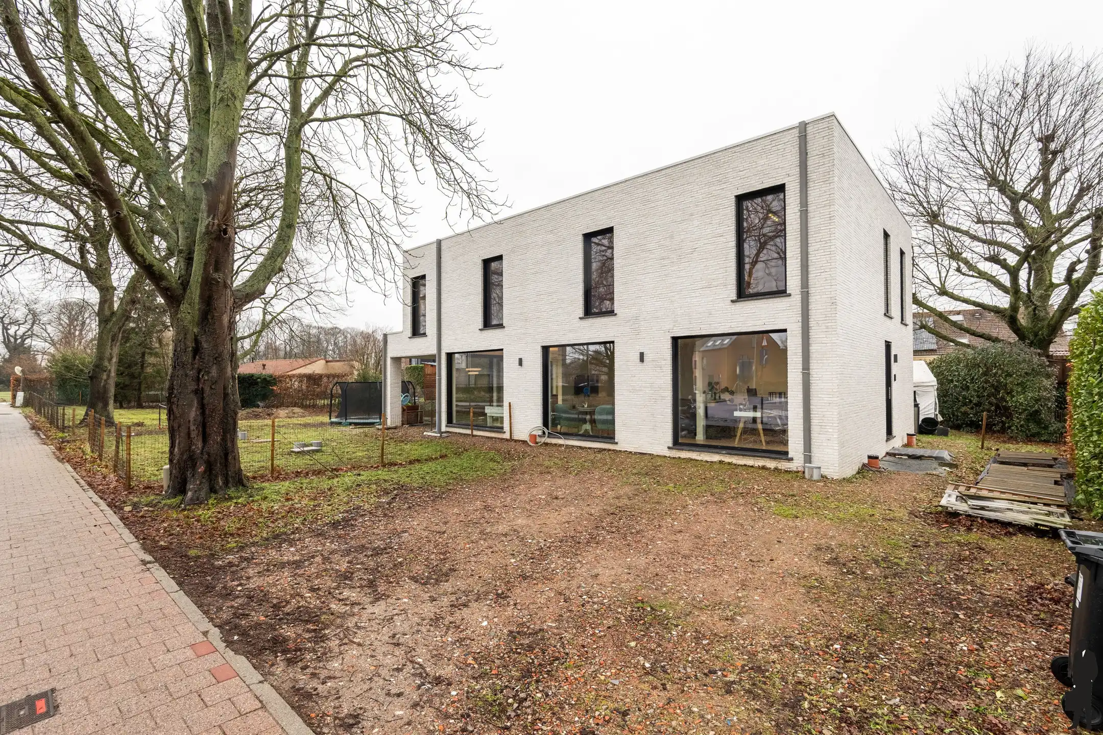 Prachtige nieuwbouwwoning met 4 slpk én bureaumogelijkheden foto {{pictureIndex}}