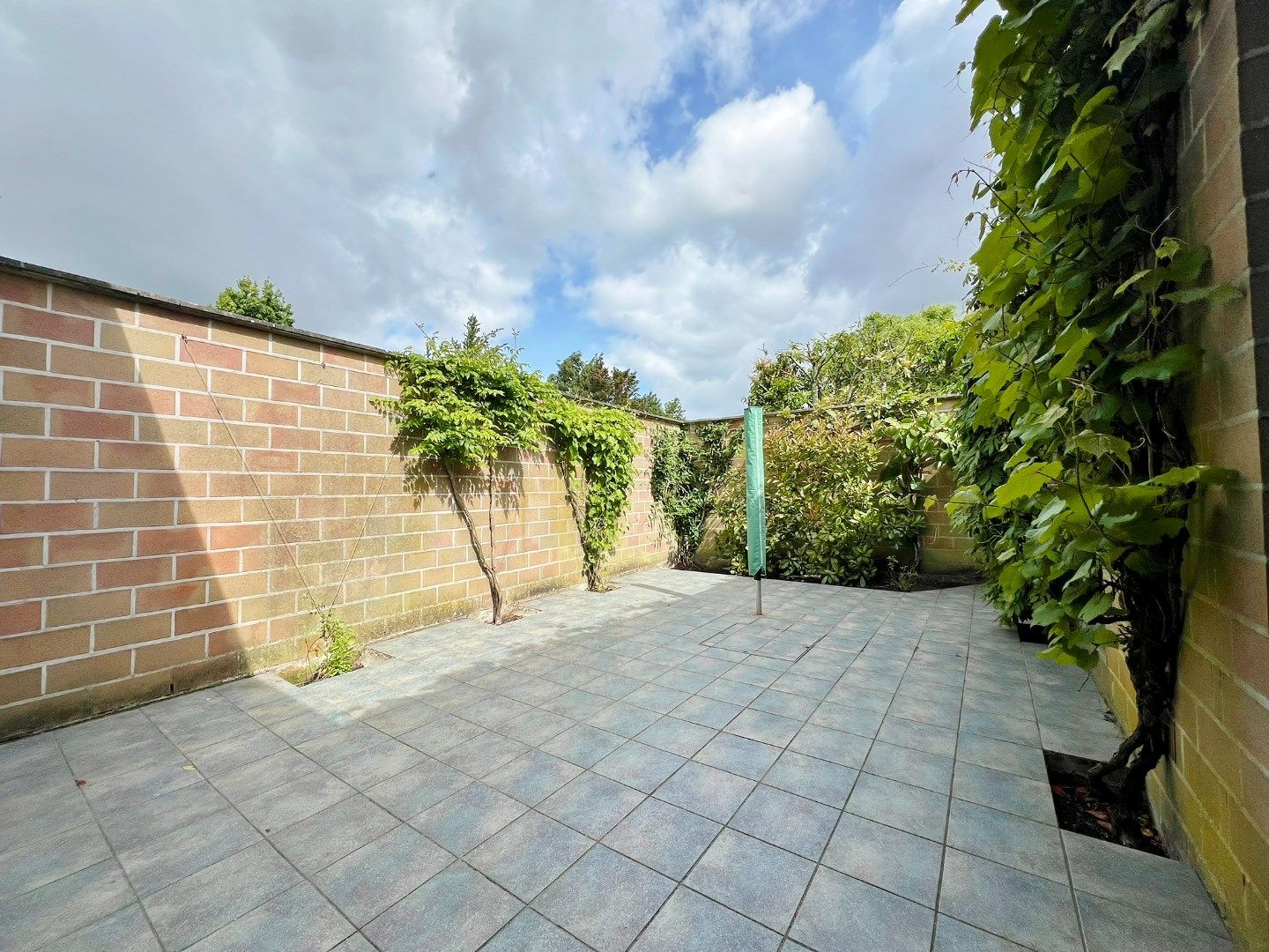 Instapklare woning met garage en ruime koer/tuin op centrale ligging te Ieper foto 17