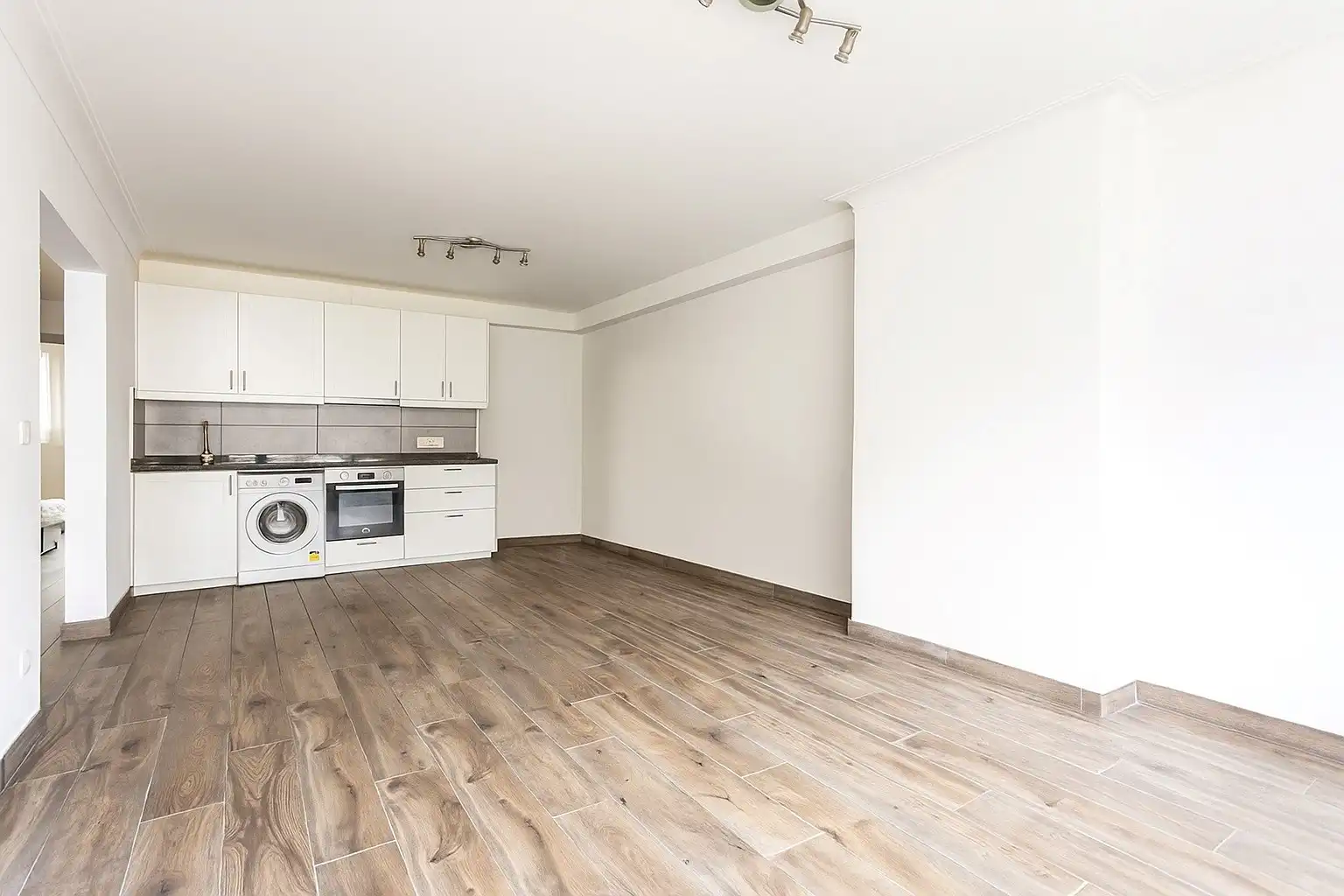 Instapklaar 3-slaapkamer appartement met terras! foto 2