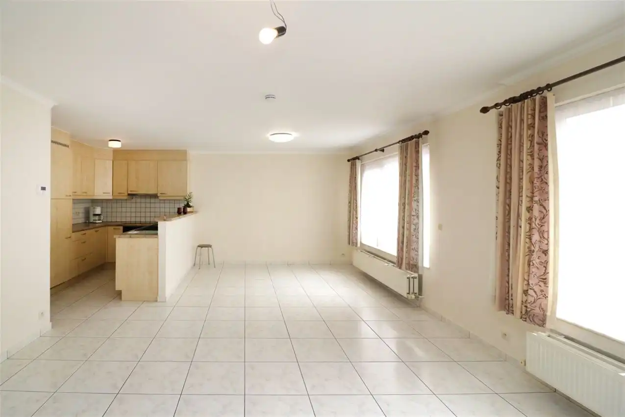 Gelijkvloers wonen met tuintje en autostaanplaats in centrum foto 3