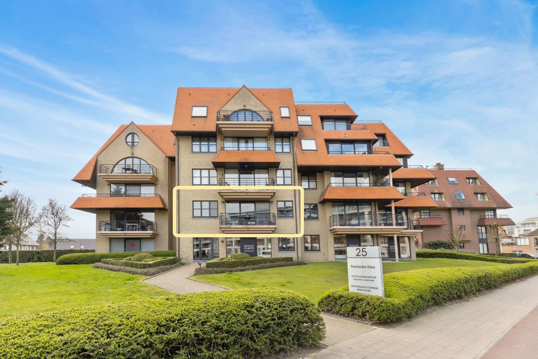 Ruim en lichtrijk appartement te koop in Oostende foto {{pictureIndex}}