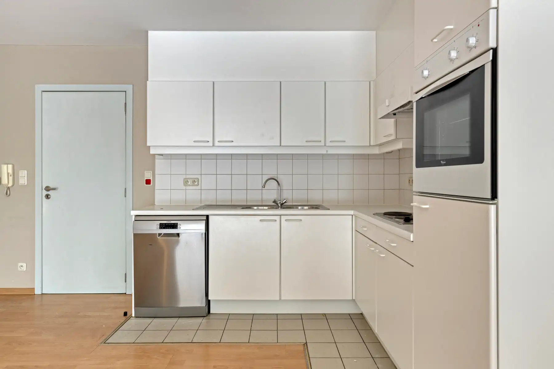 Gelijkvloersappartement met tuintje en garage foto 9