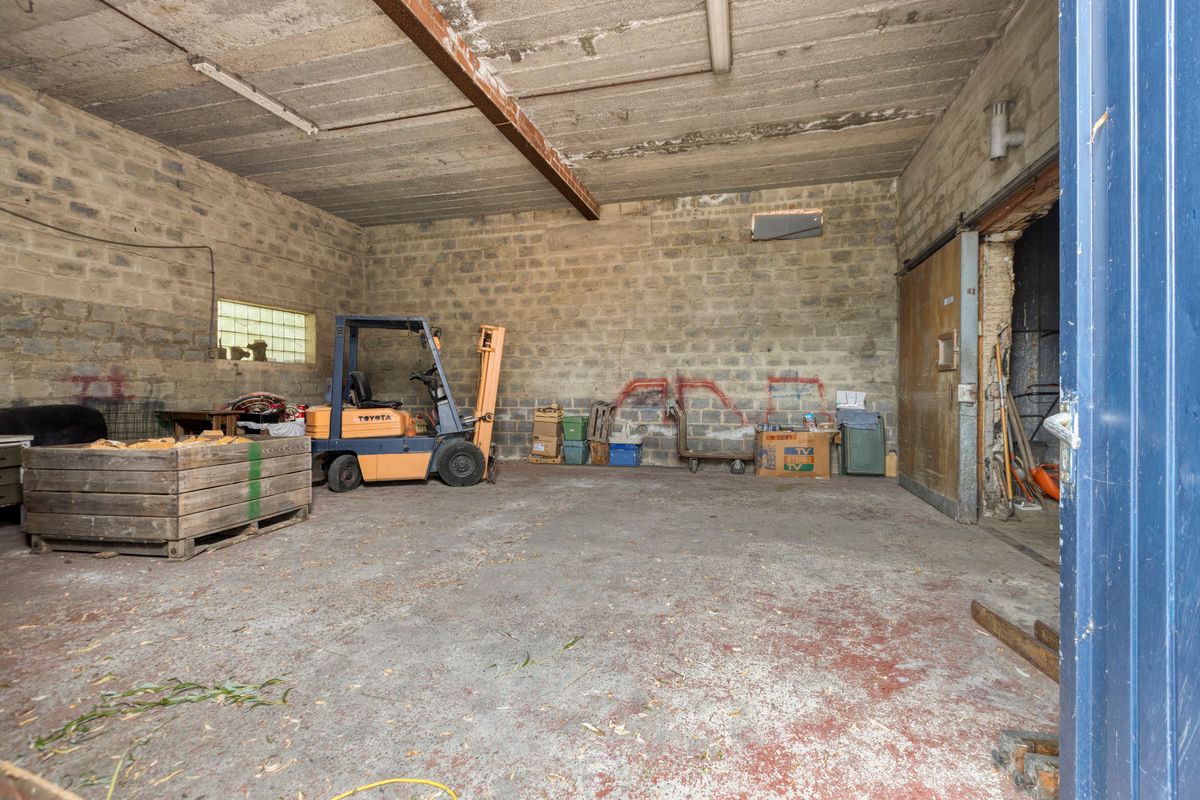 Landelijke woning met 2 loodsen foto 25