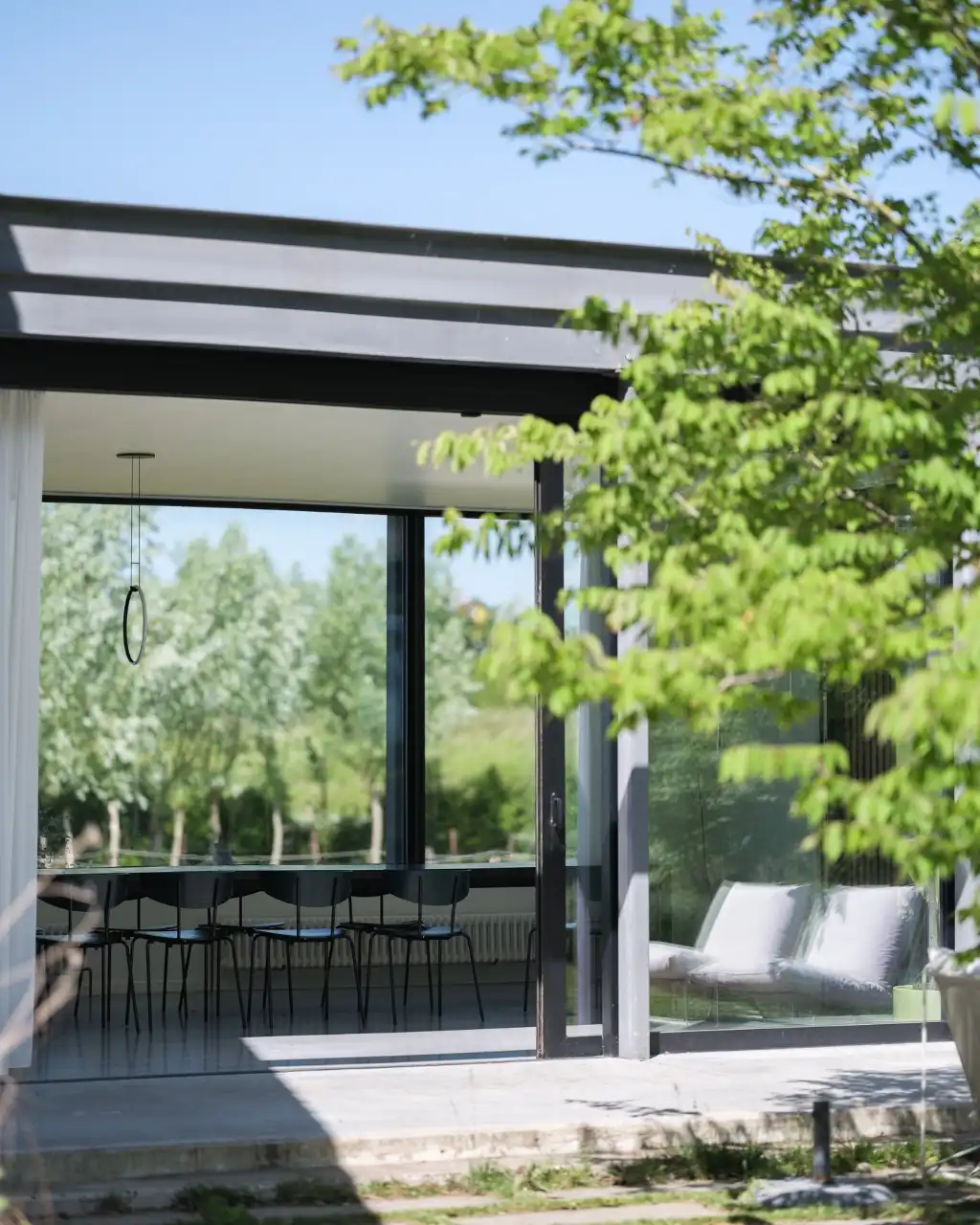 Breskens – Uitzonderlijke eigendom waar authenticiteit, karakter en strakke architectuur naadloos in elkaar samenvloeien op een exclusieve locatie tussen de velden en op een boogscheut van het strand. foto 13