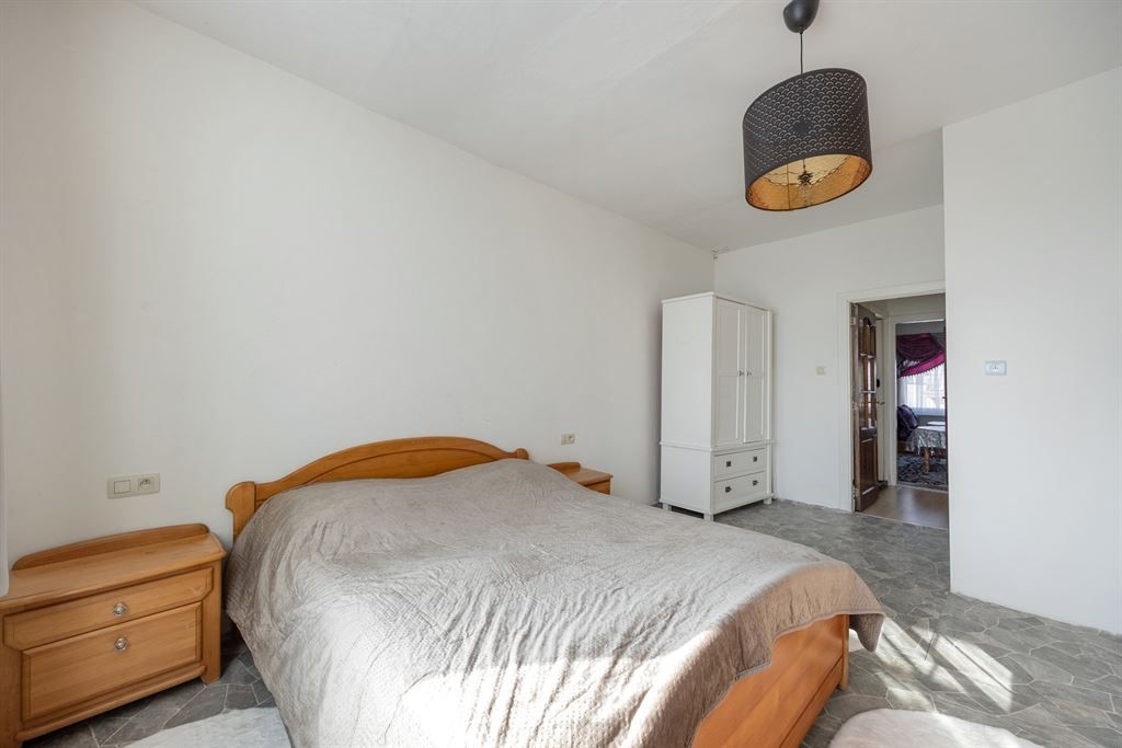 Ruime woning met 4 slaapkamers en stadskoer foto 22