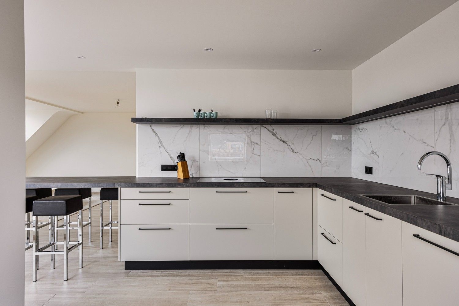Uniek instapklaar appartement met 2 slaapkamers op TOPlocatie in het Hart van Lanaken foto 10