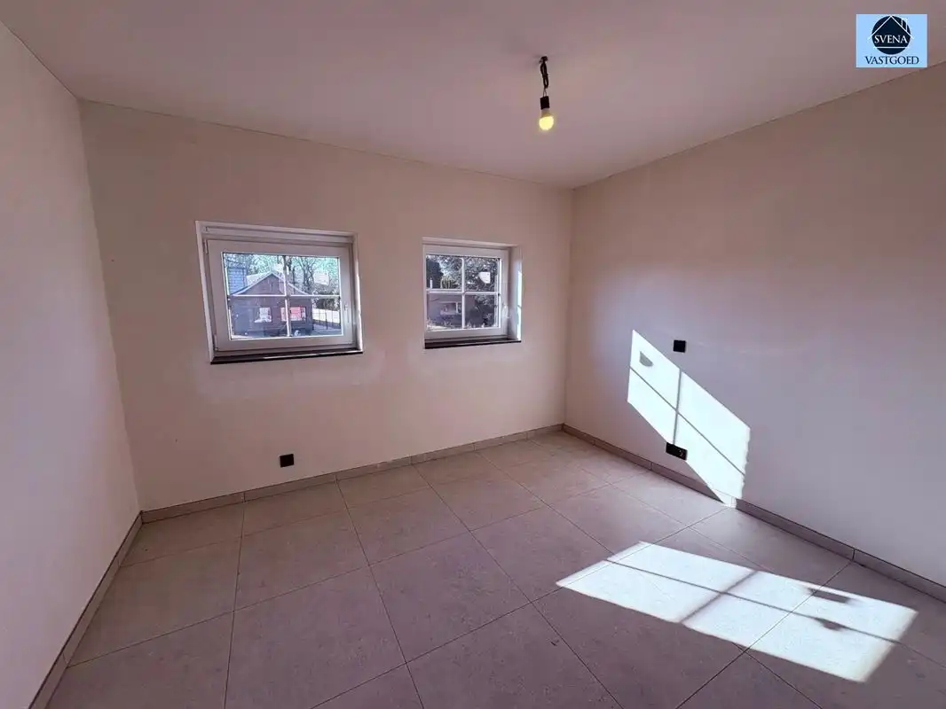  HALFOPEN NIEUWBOUWWONING MET 3 SLAAPKAMERS EN TUIN foto 11