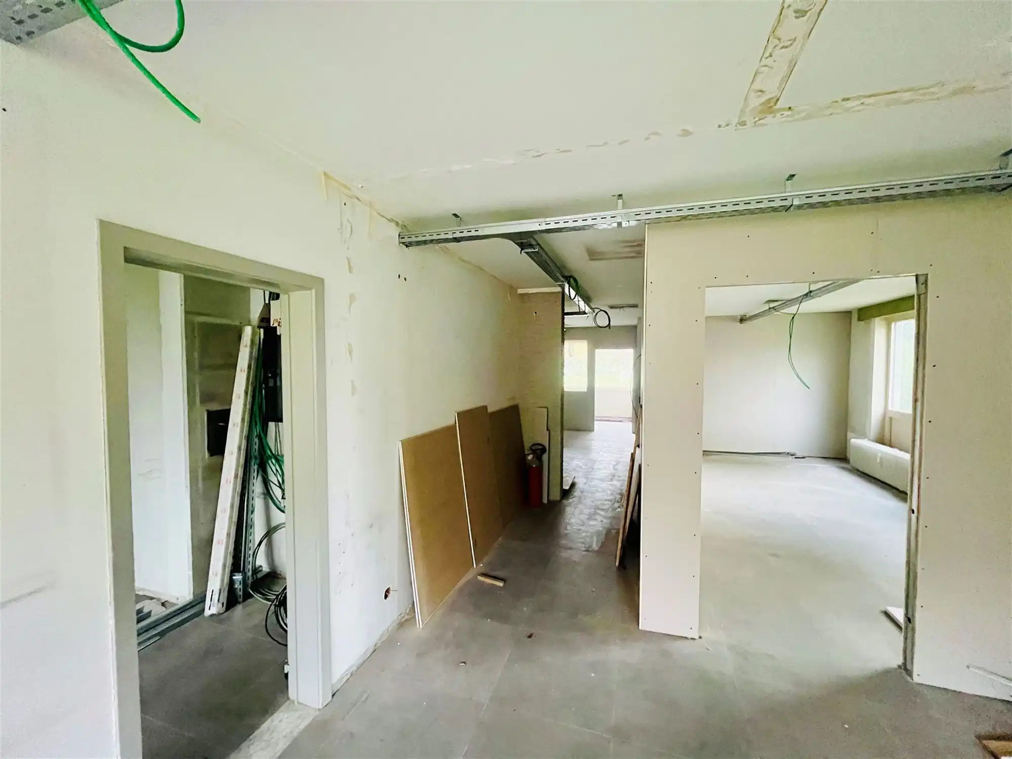 Casco commerciële ruimte + optioneel 2 garages aan meerprijs. foto 5