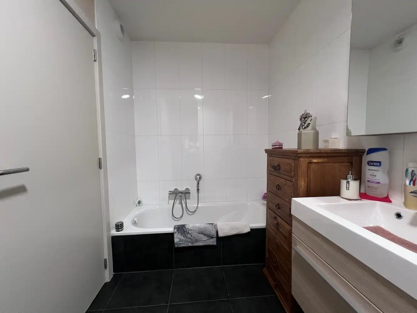Appartement met 2 ruime slaapkamers en garage. foto 5