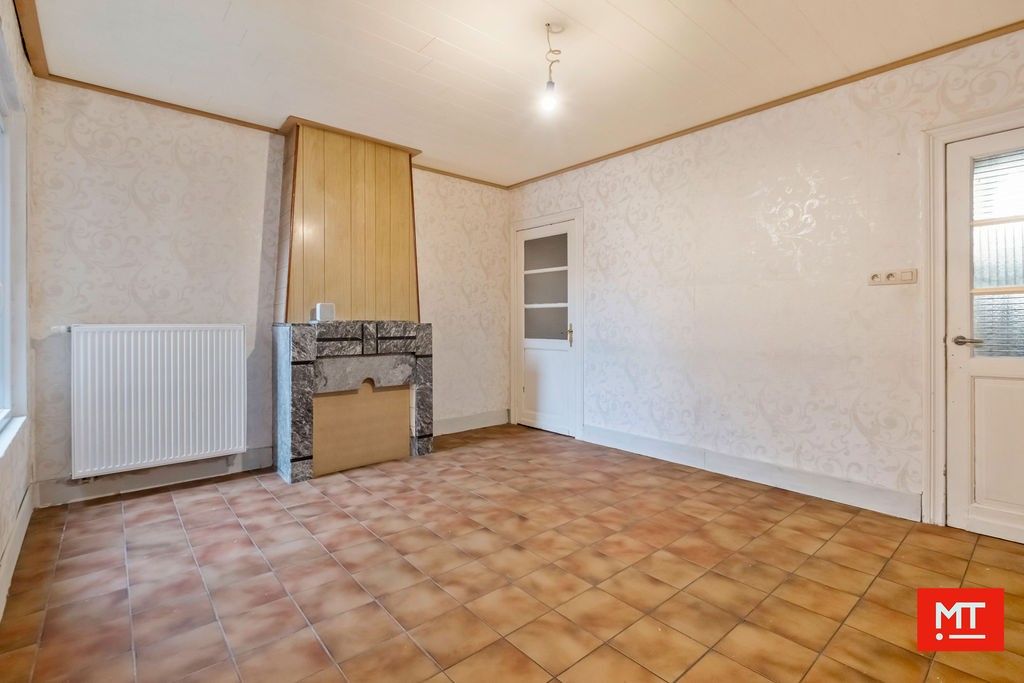 Op te frissen woning met 3 slaapkamers, stadskoer en dubbele garage in het centrum van Roeselare foto 4