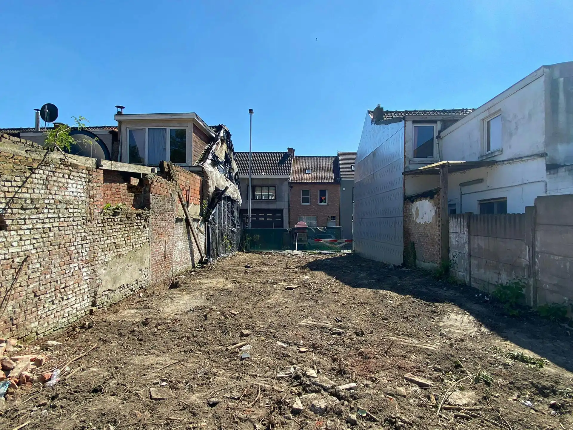 Bouwgrond 170m² geschikt voor gesloten bebouwing in centrum Temse foto 2