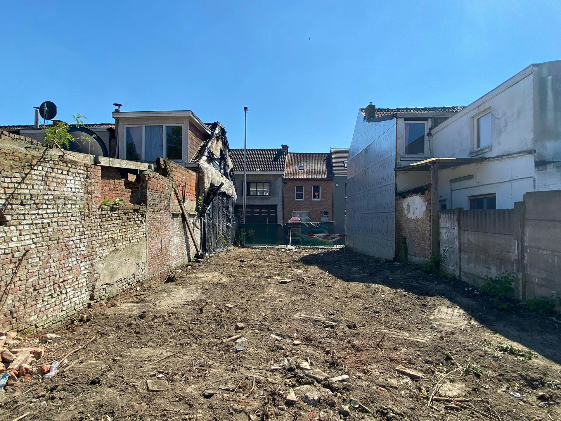 Bouwgrond 170m² geschikt voor gesloten bebouwing in centrum Temse foto 2