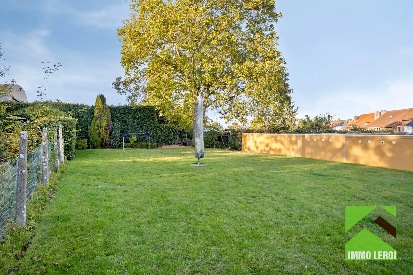 Gezellig ingericht appartement met garage en tuin foto 2