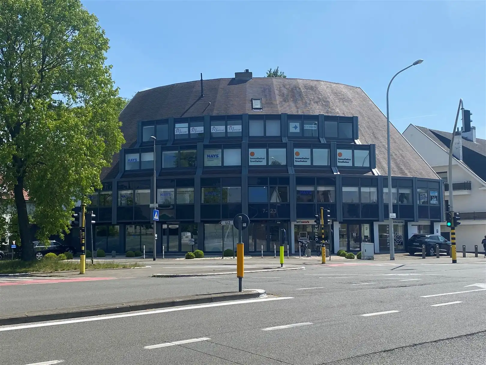 Kantoor op zichtlocatie met vlotte bereikbaarheid foto {{pictureIndex}}