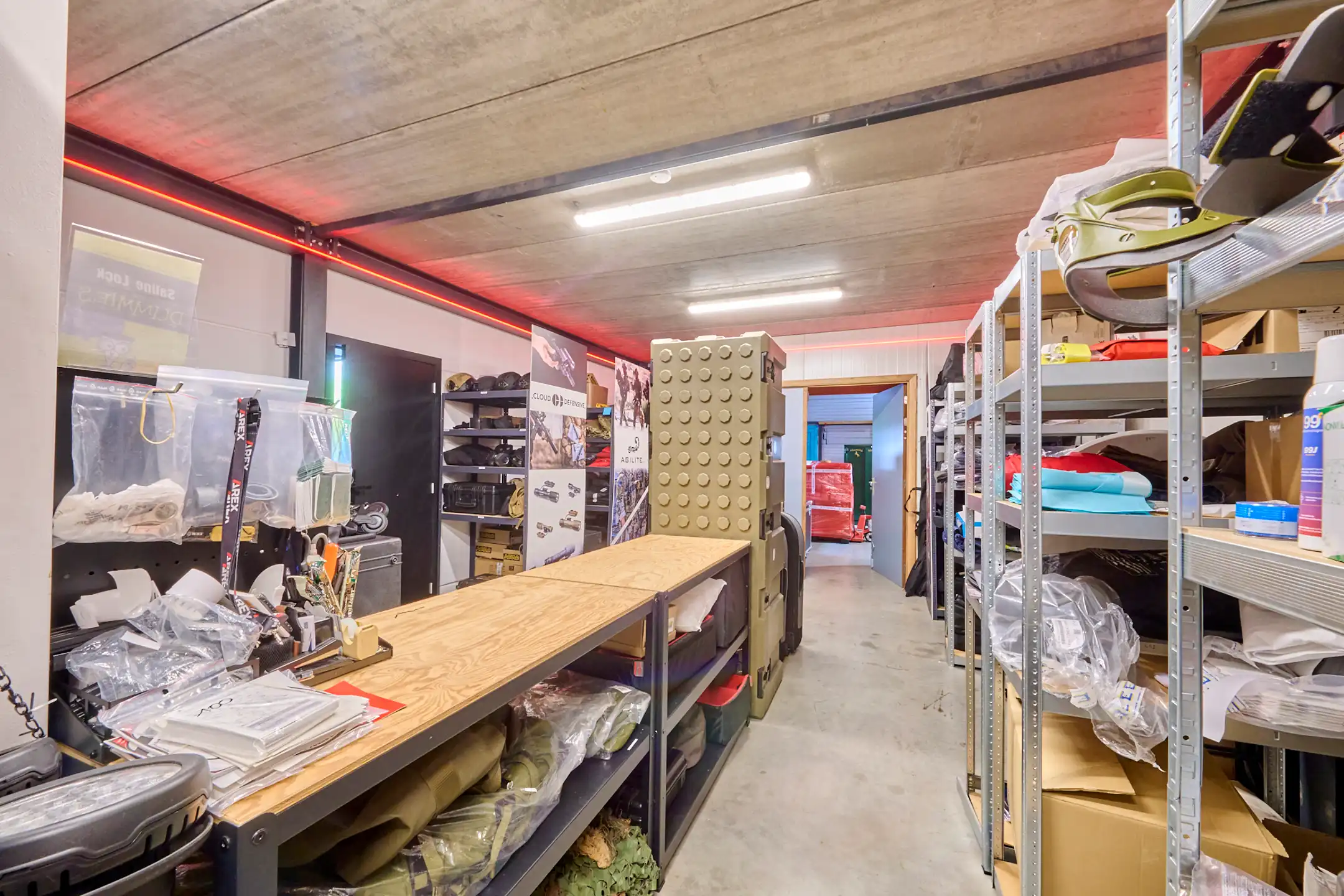 BEDRIJFSGEBOUW MET GROOT BUITENTERREIN IN GENK foto 19