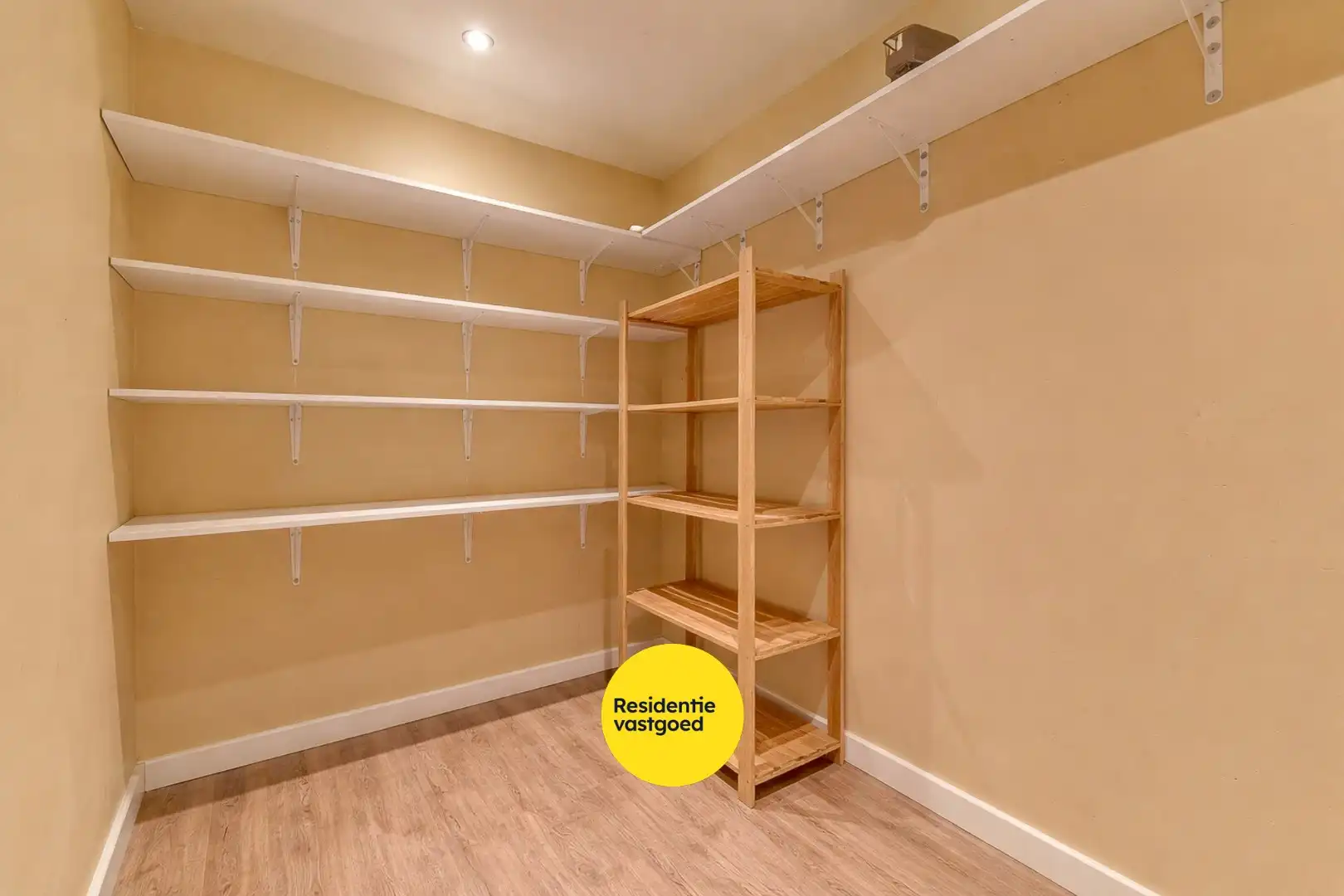 Centraal gelegen handelsruimte te Gistel foto 8